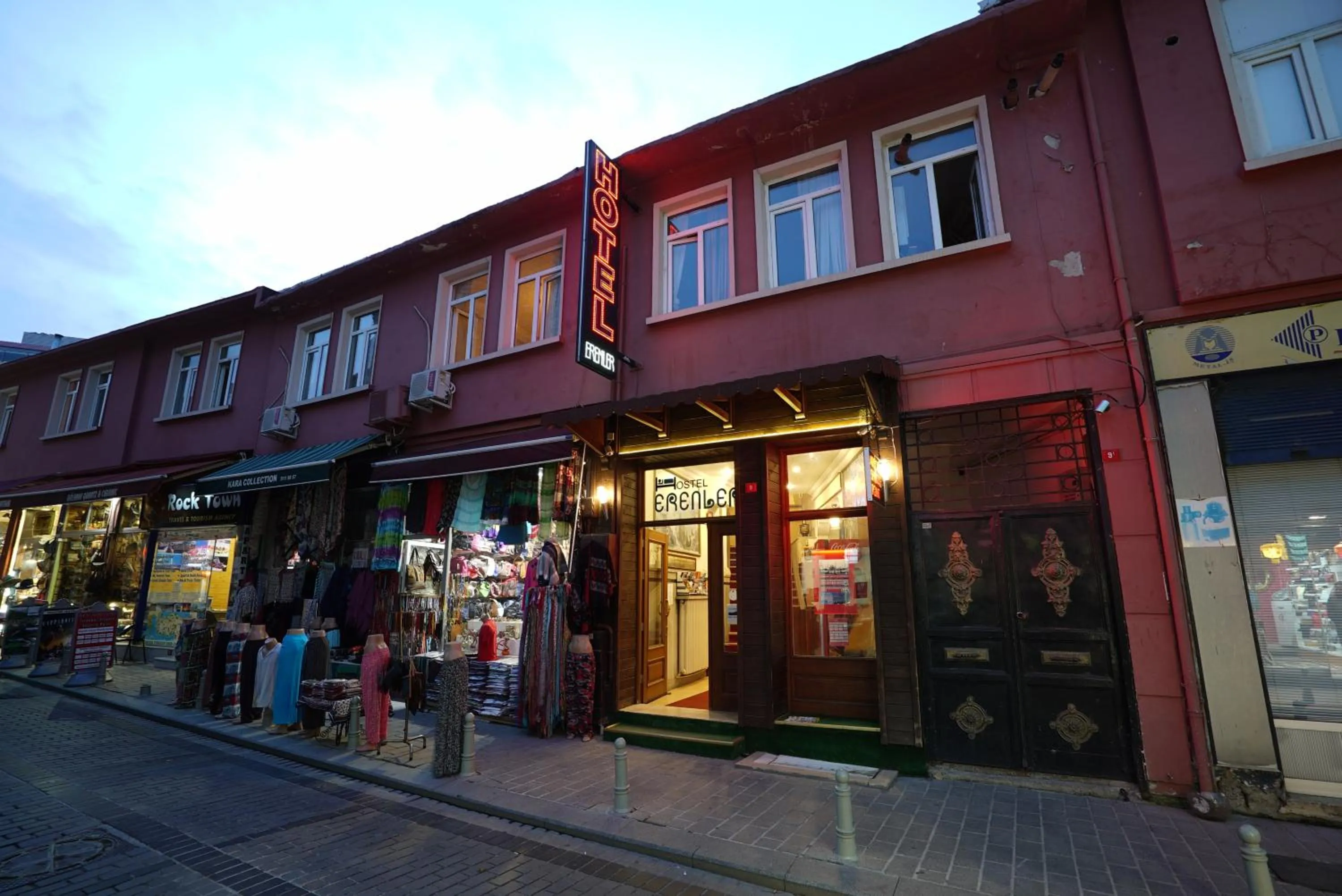 Facade/entrance in Erenler HoTeL & HosTeL
