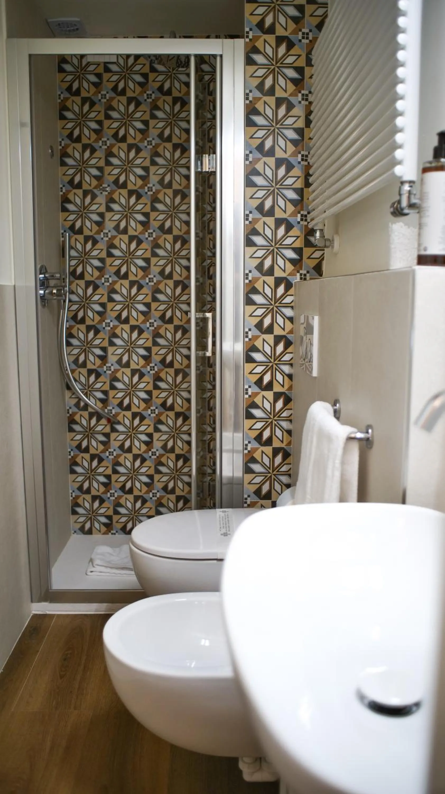 Shower in Rex Hotel Residence