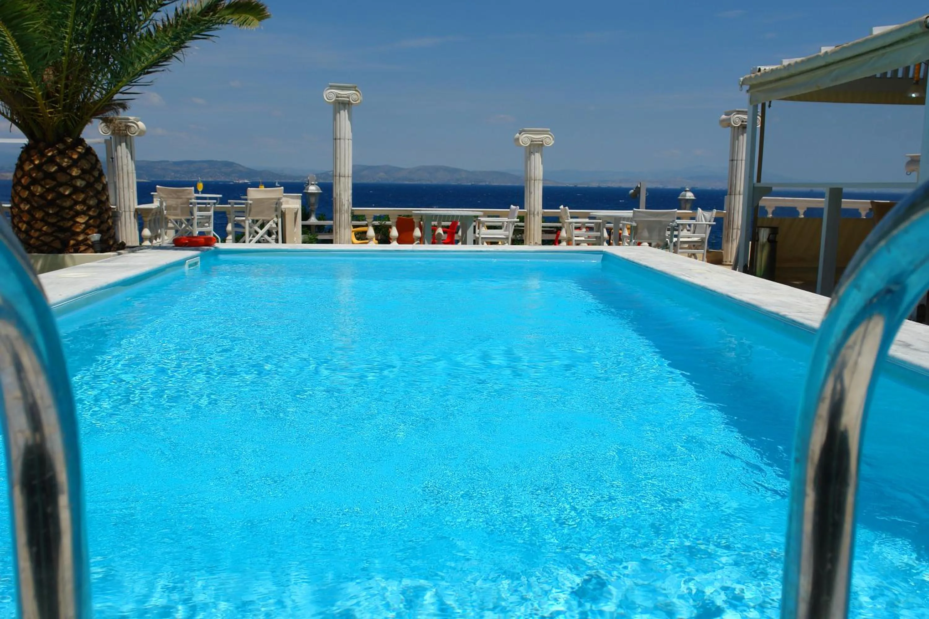Swimming pool in Mistral