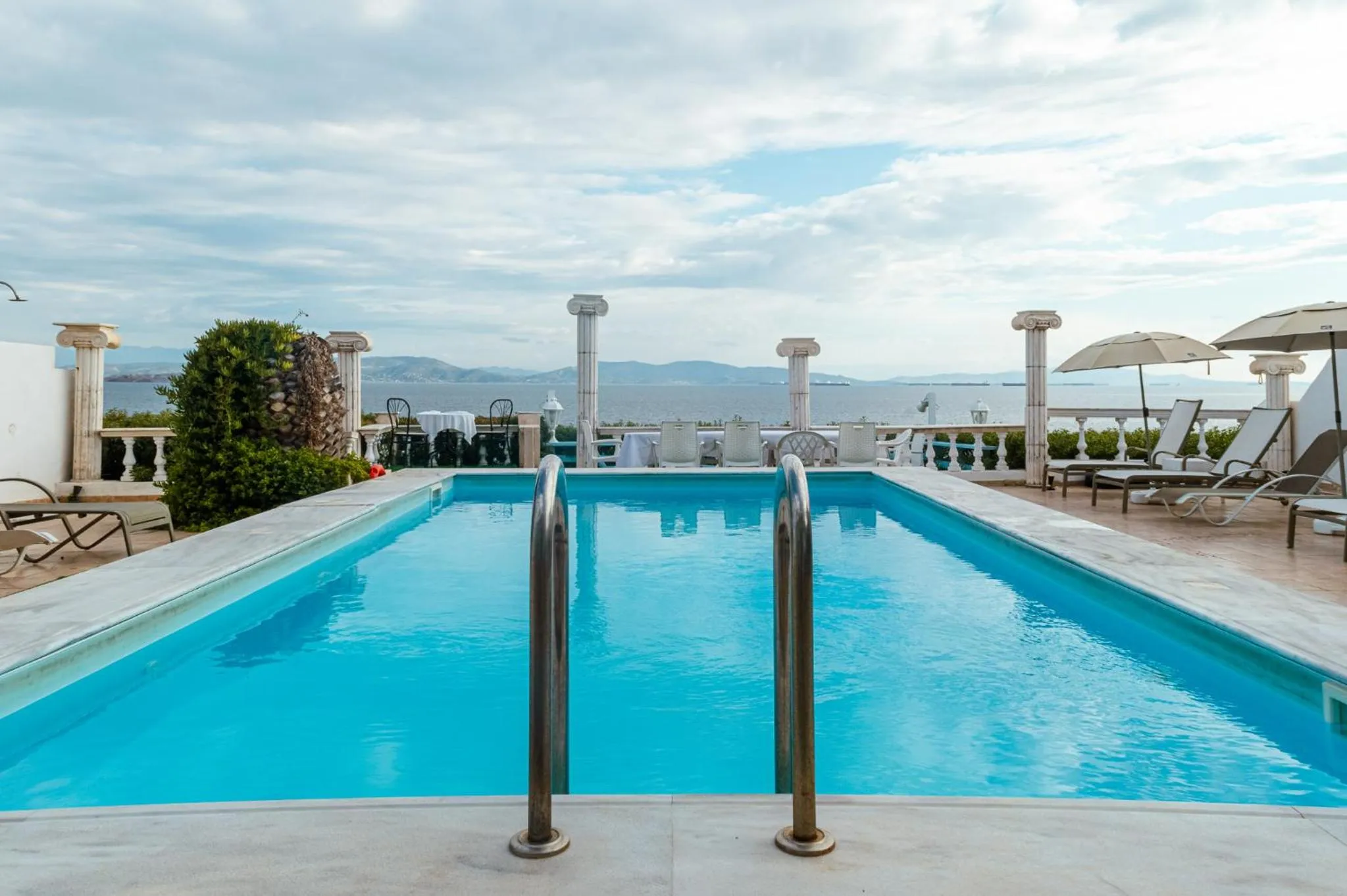 Swimming pool in Mistral