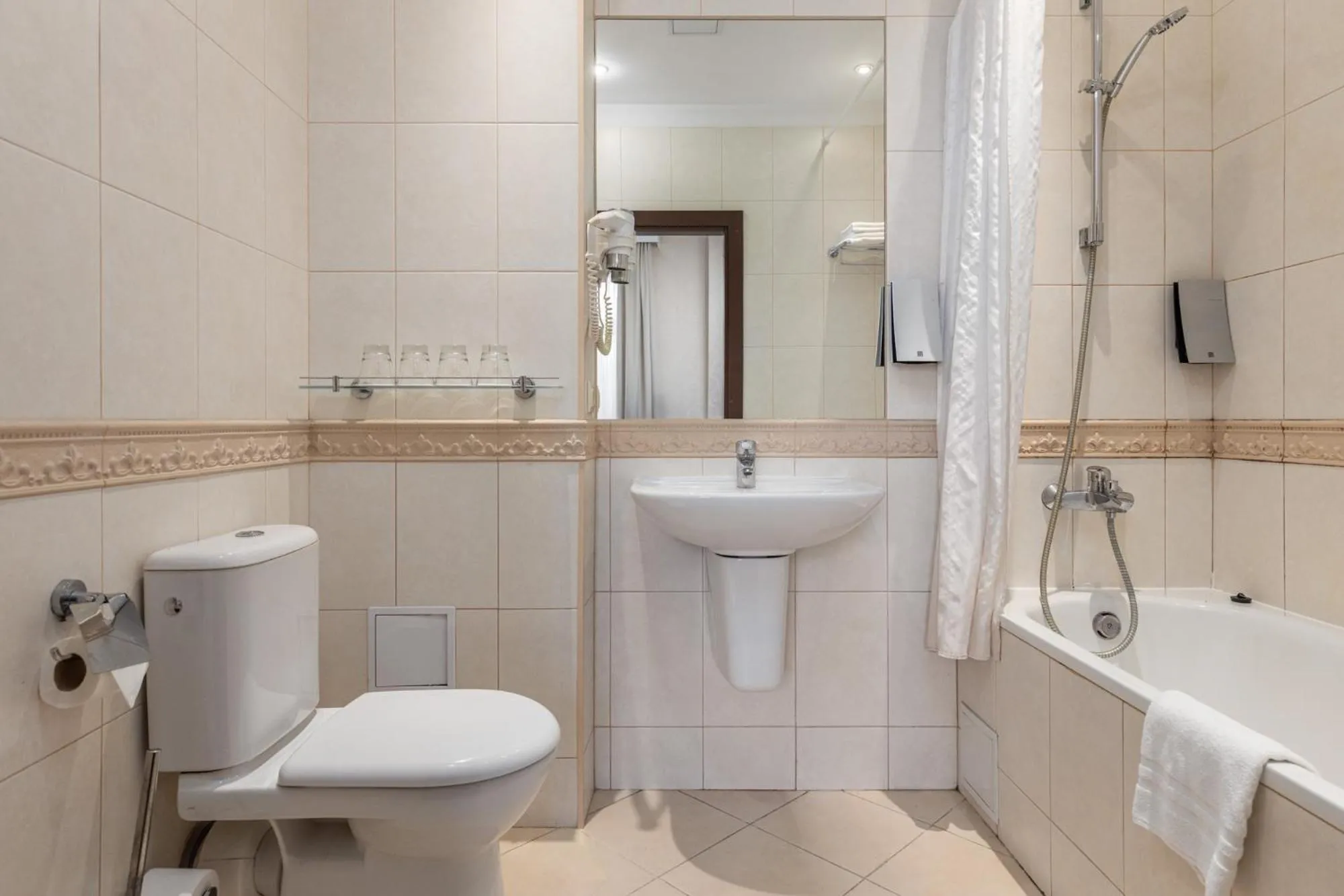 Toilet in Rixwell Gertrude Hotel