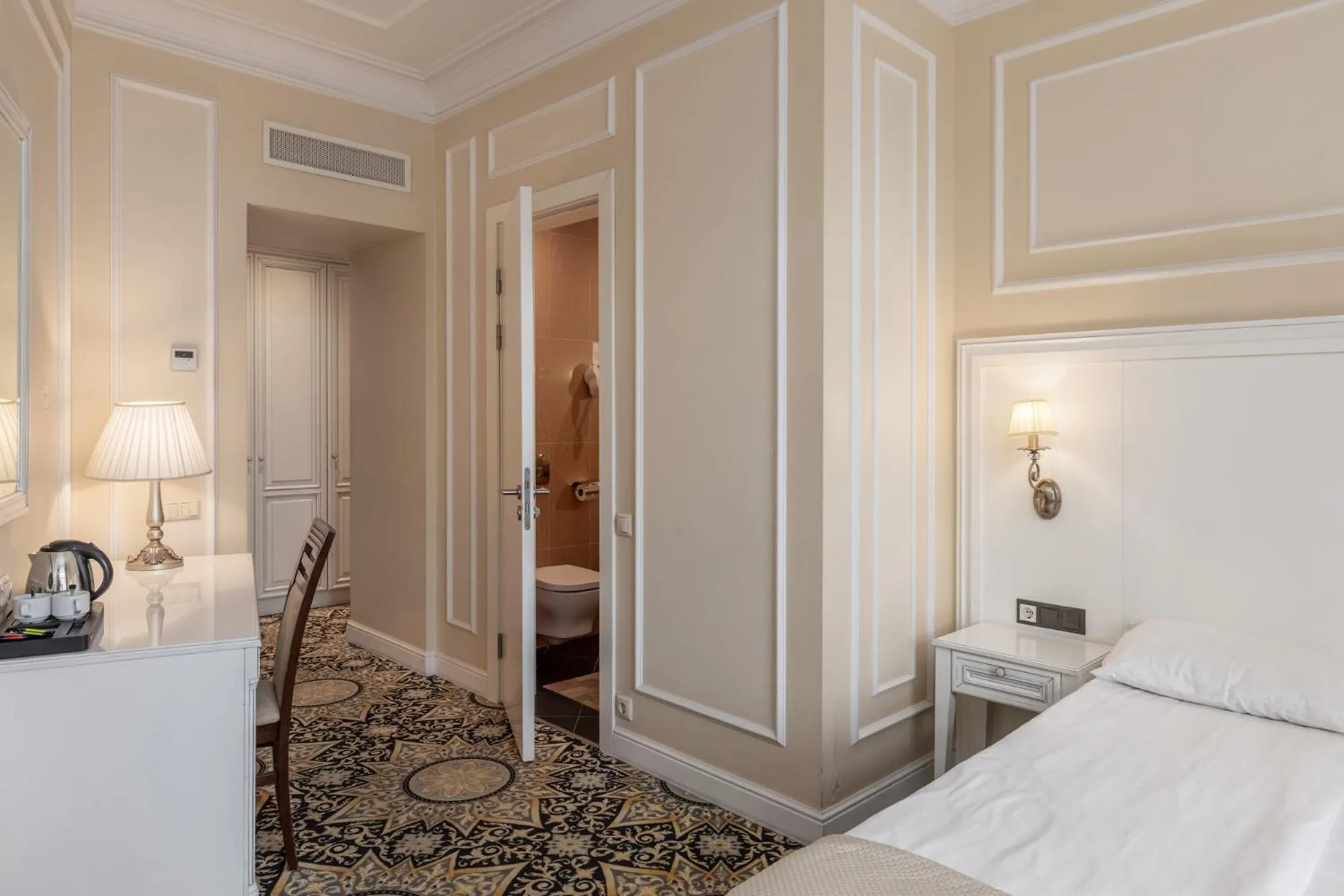 Bed in Rixwell Gertrude Hotel