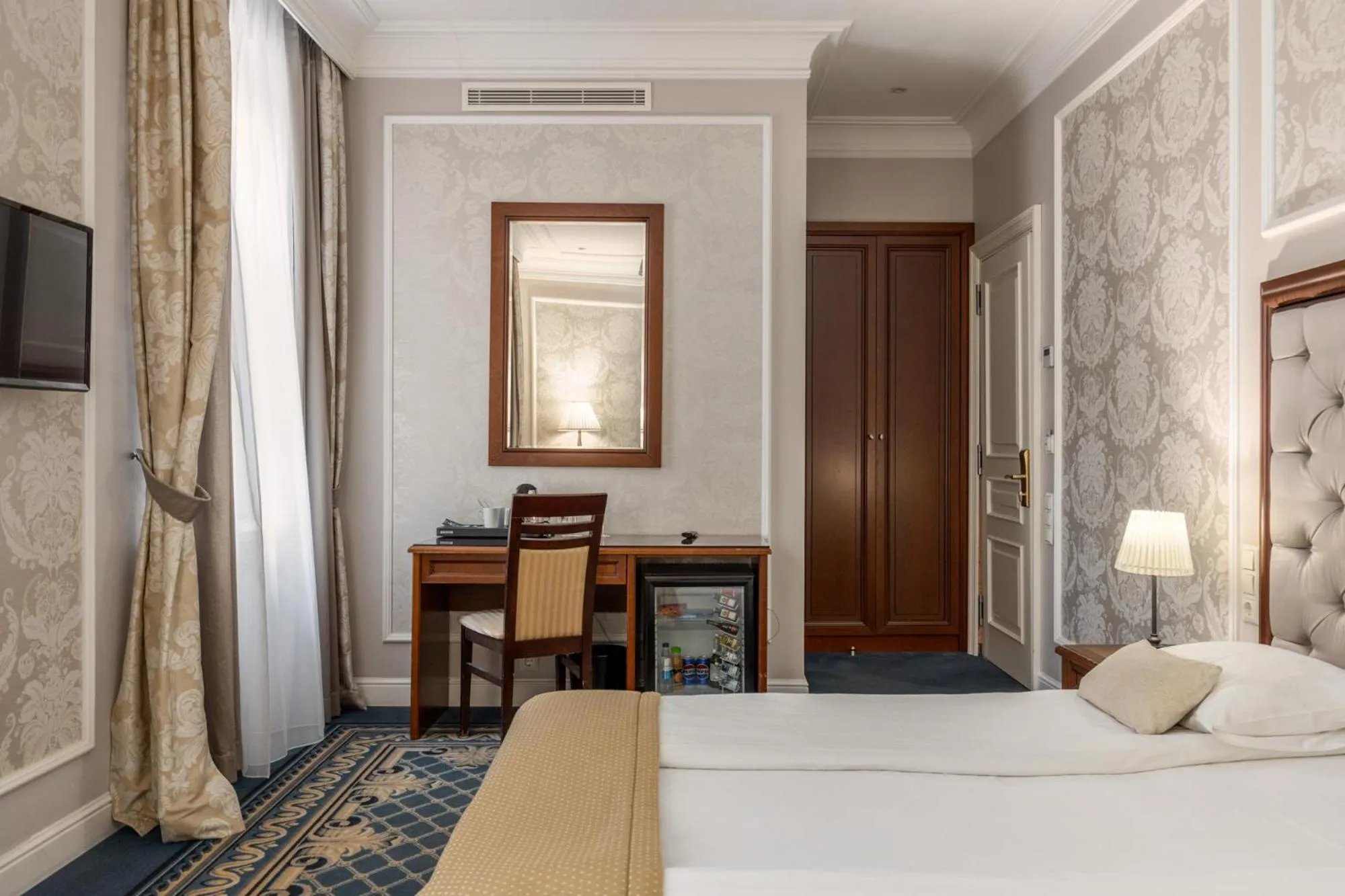 Bed in Rixwell Gertrude Hotel