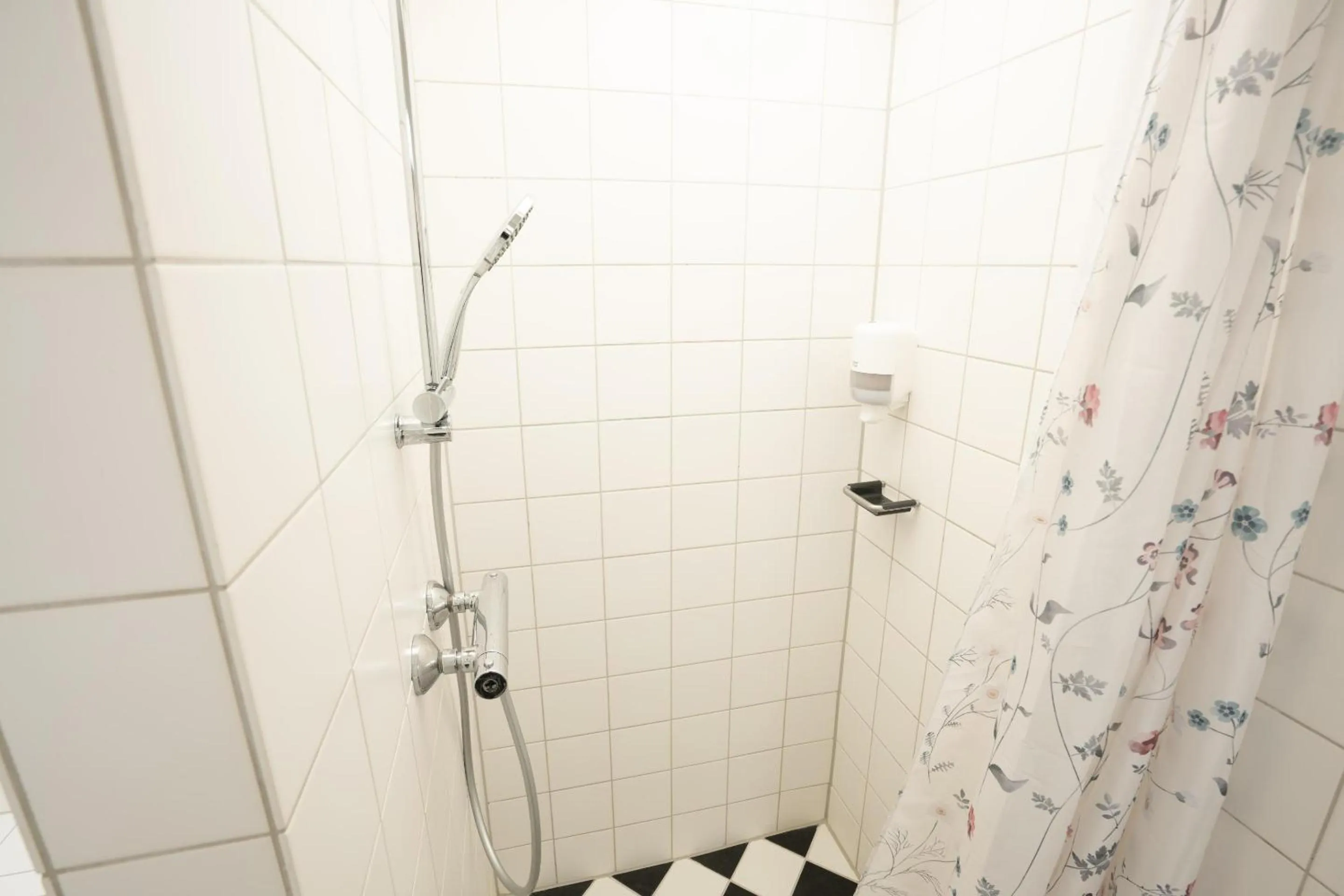 Shower in Hotel Norden