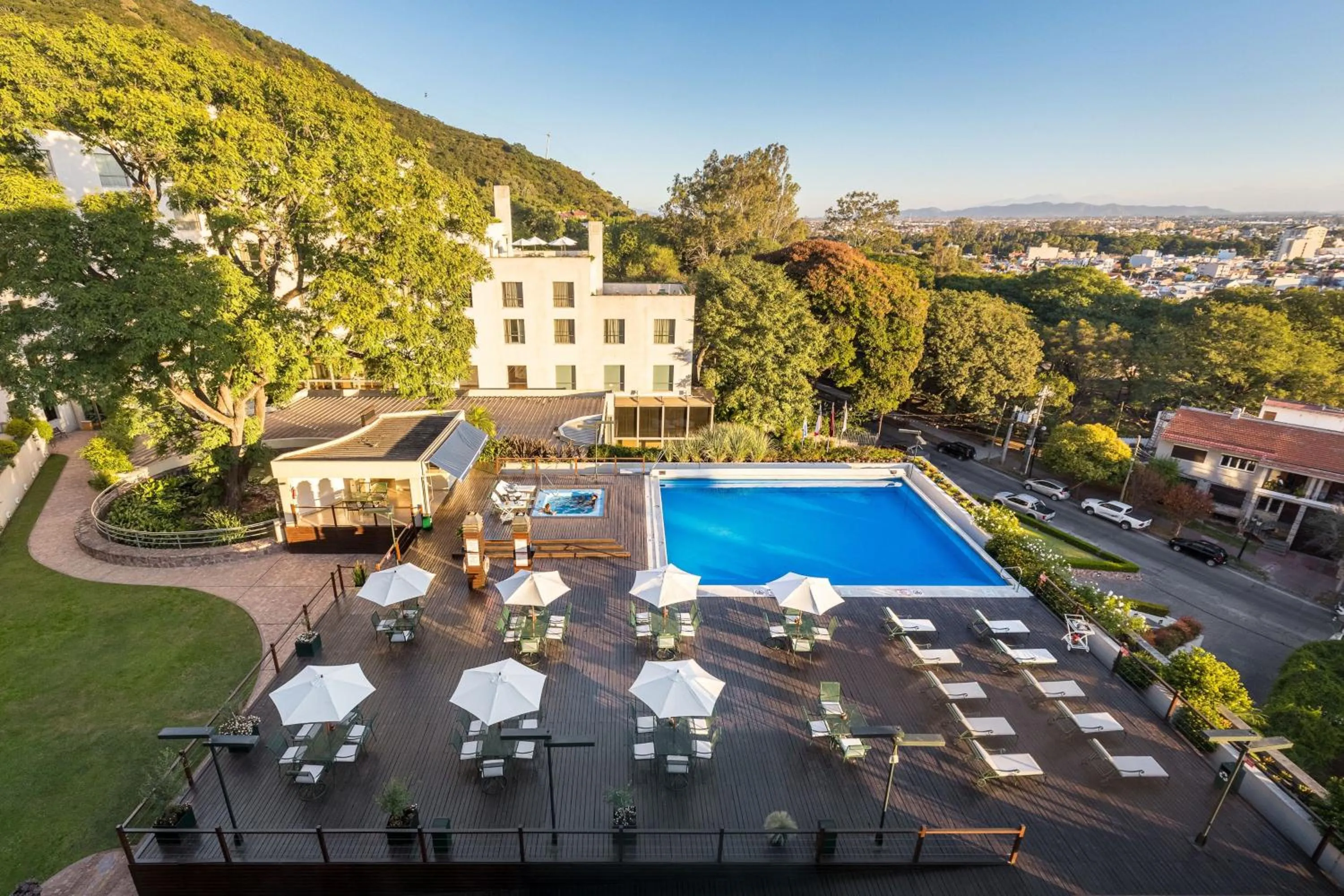 Swimming pool in Sheraton Salta Hotel