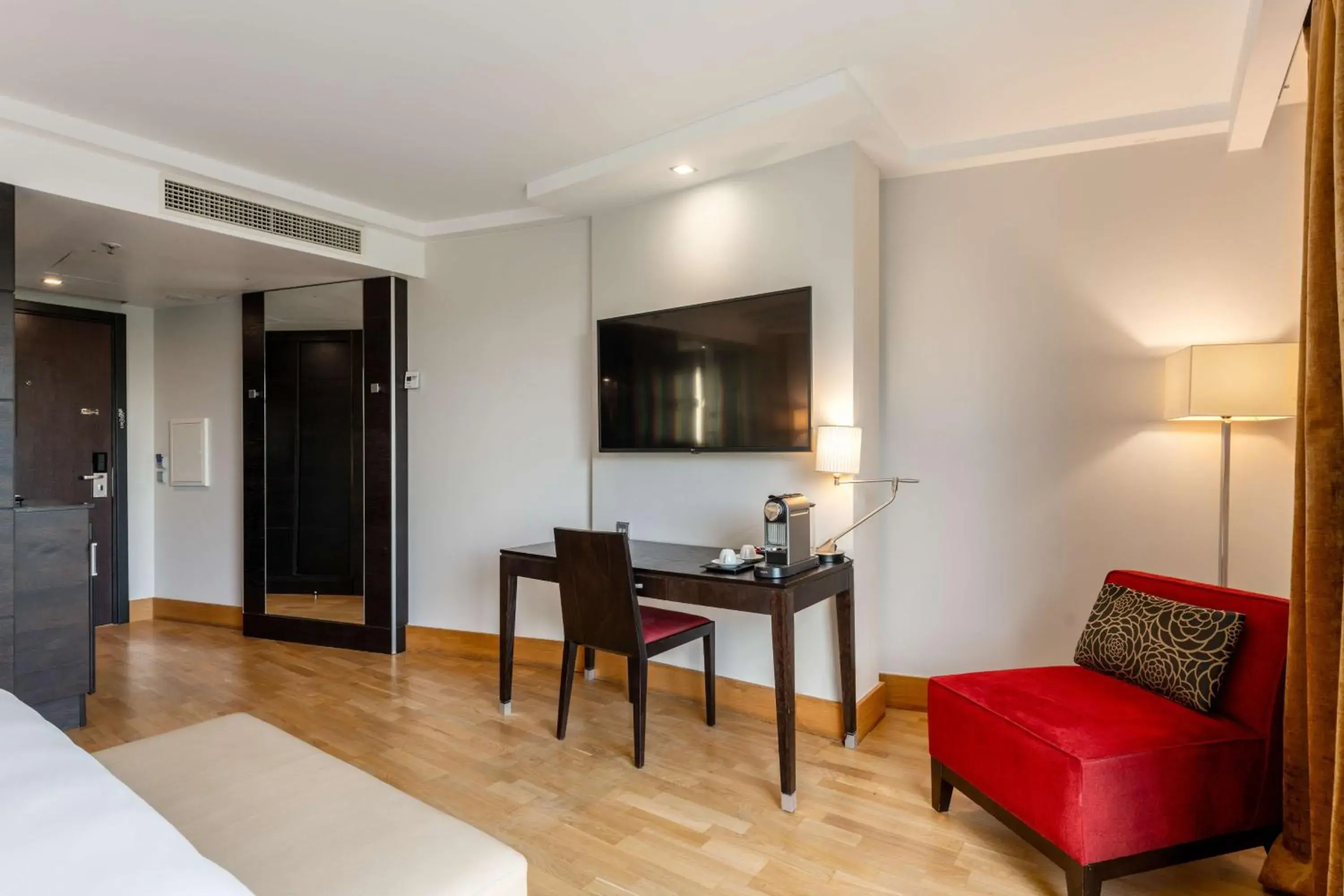 TV and multimedia, Bed in Radisson Blu Elizabete Hotel, Riga TV and multimedia, Bed in Radisson Blu Elizabete Hotel, Riga