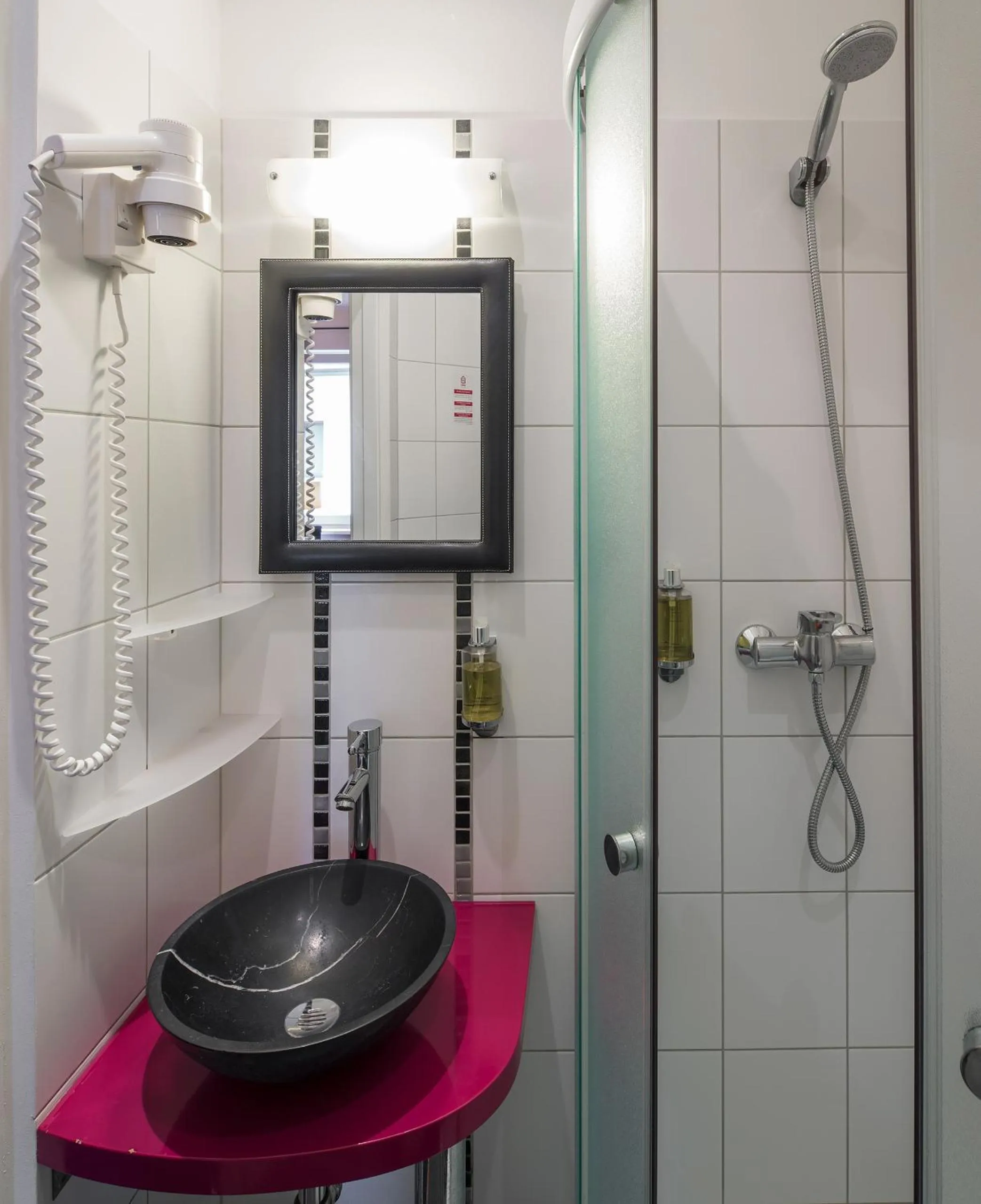 Shower in Dodo Hotel