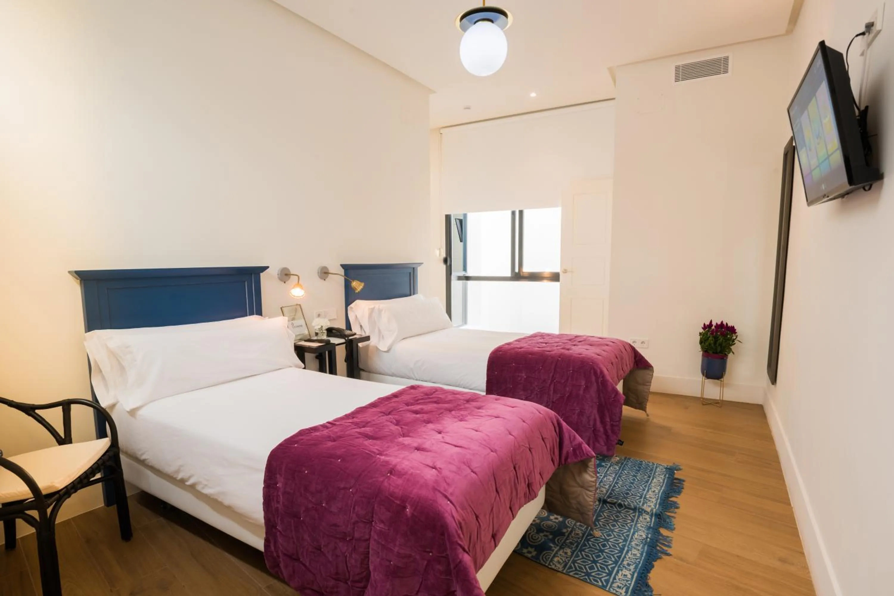 Photo of the whole room, Bed in nüa cicerone