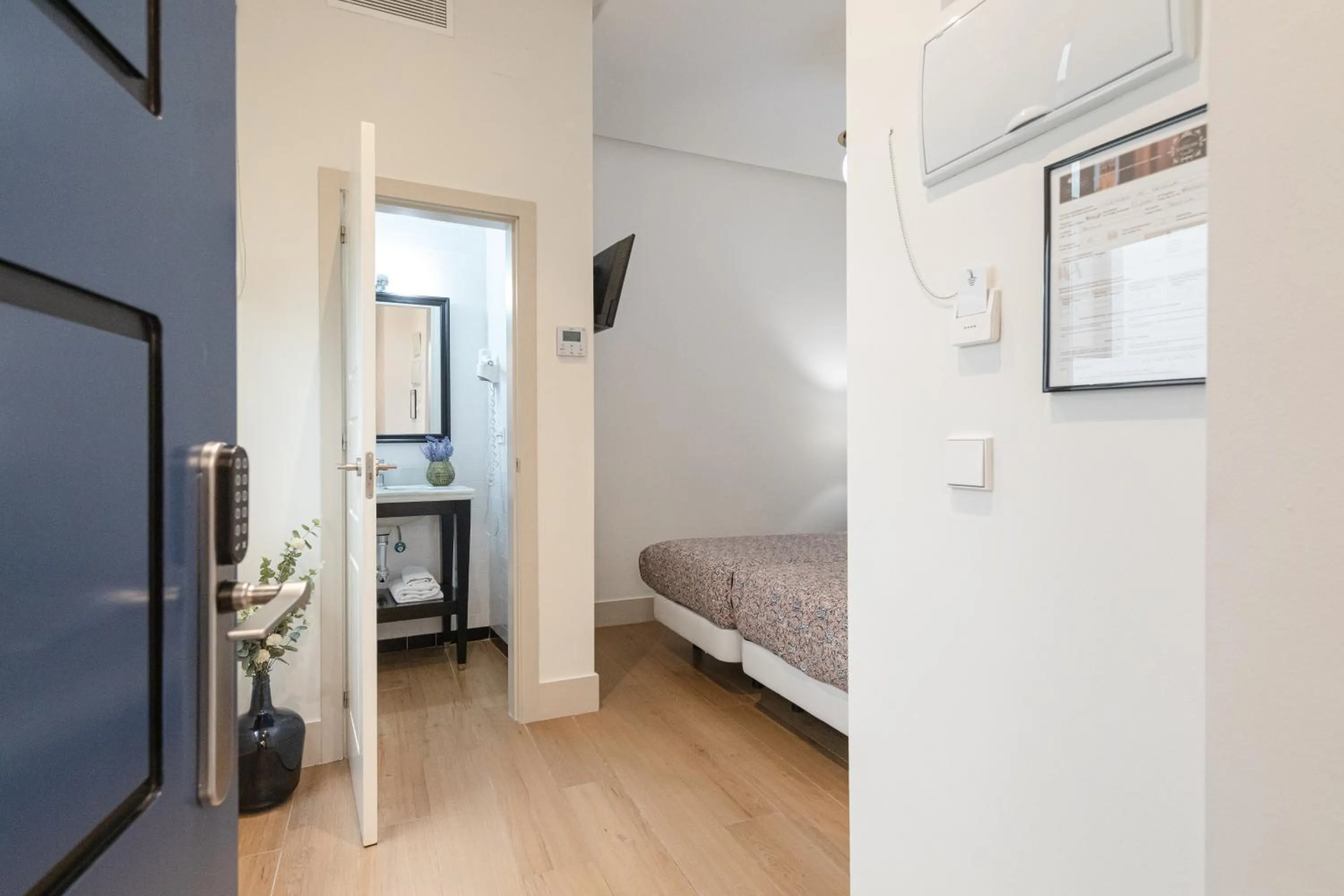 Photo of the whole room, Bed in nüa cicerone