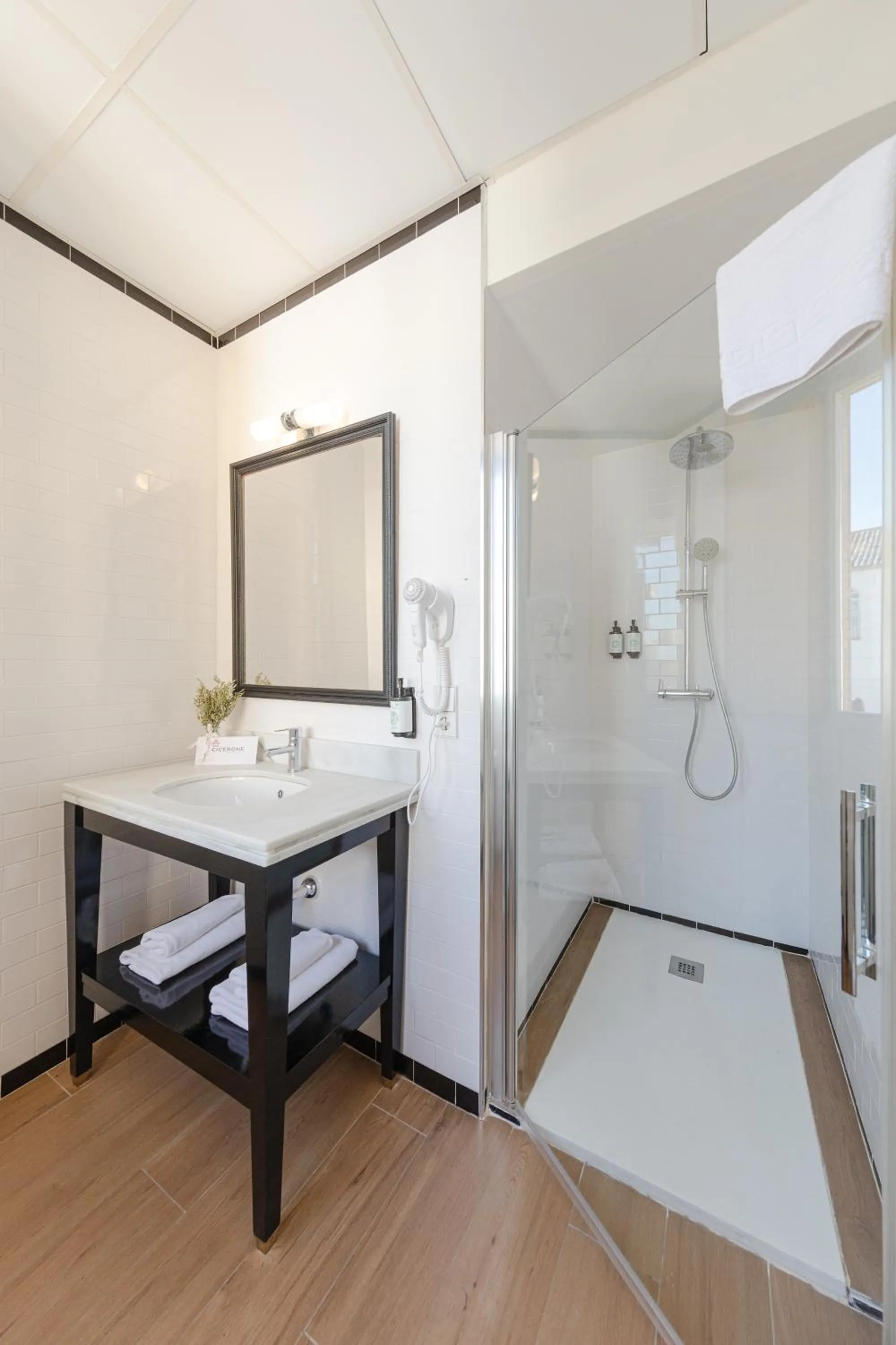 Bathroom in nüa cicerone