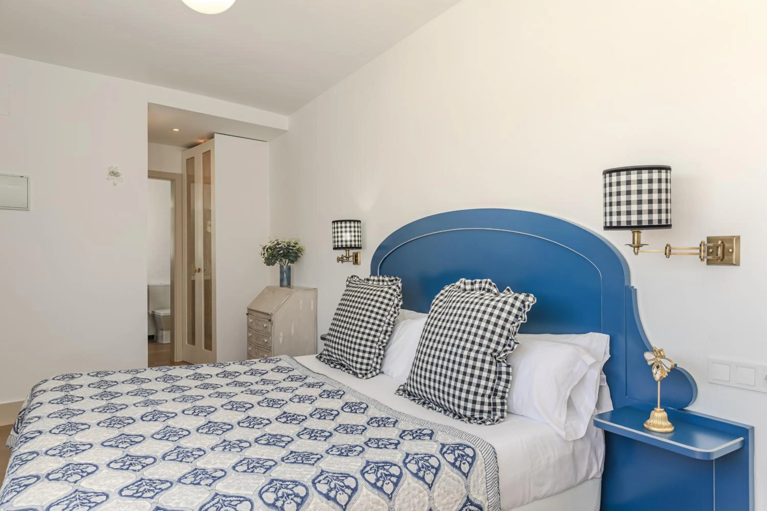 Photo of the whole room, Bed in nüa cicerone