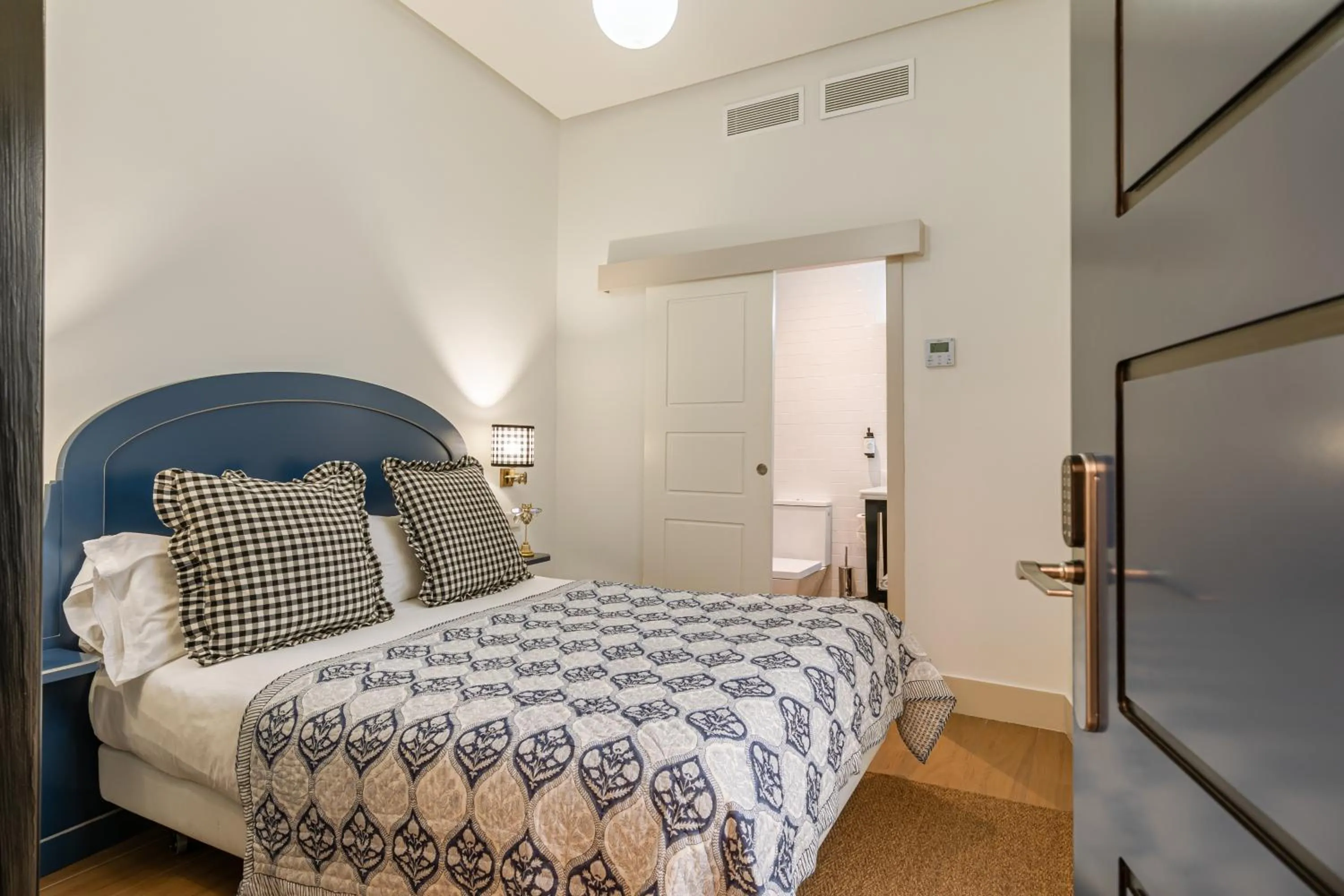 Photo of the whole room, Bed in nüa cicerone