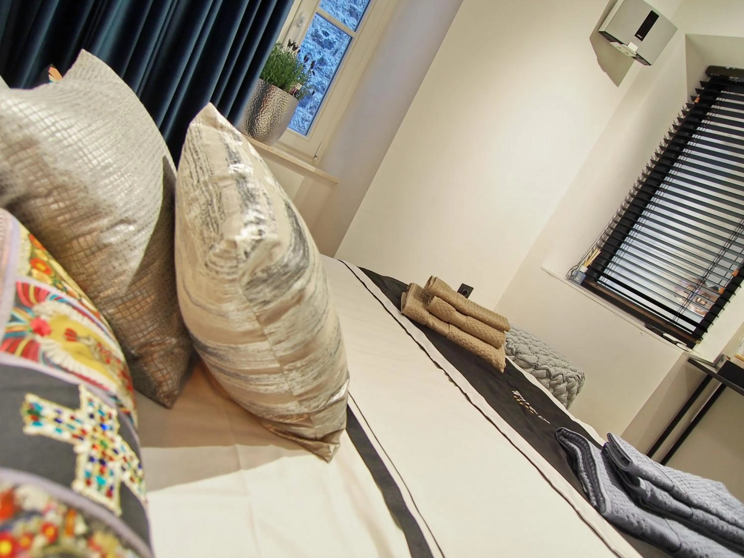 Bedroom, Bed in La Vita e Bella II