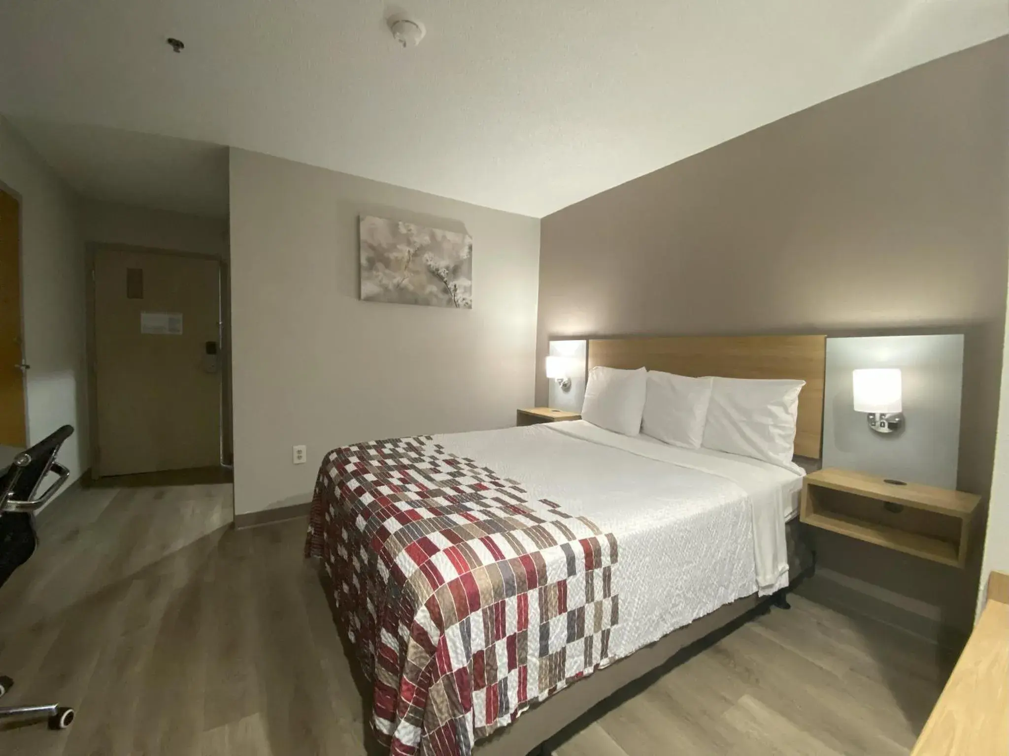 Photo of the whole room, Bed in Red Roof Inn Winston-Salem Photo of the whole room, Bed in Red Roof Inn Winston-Salem