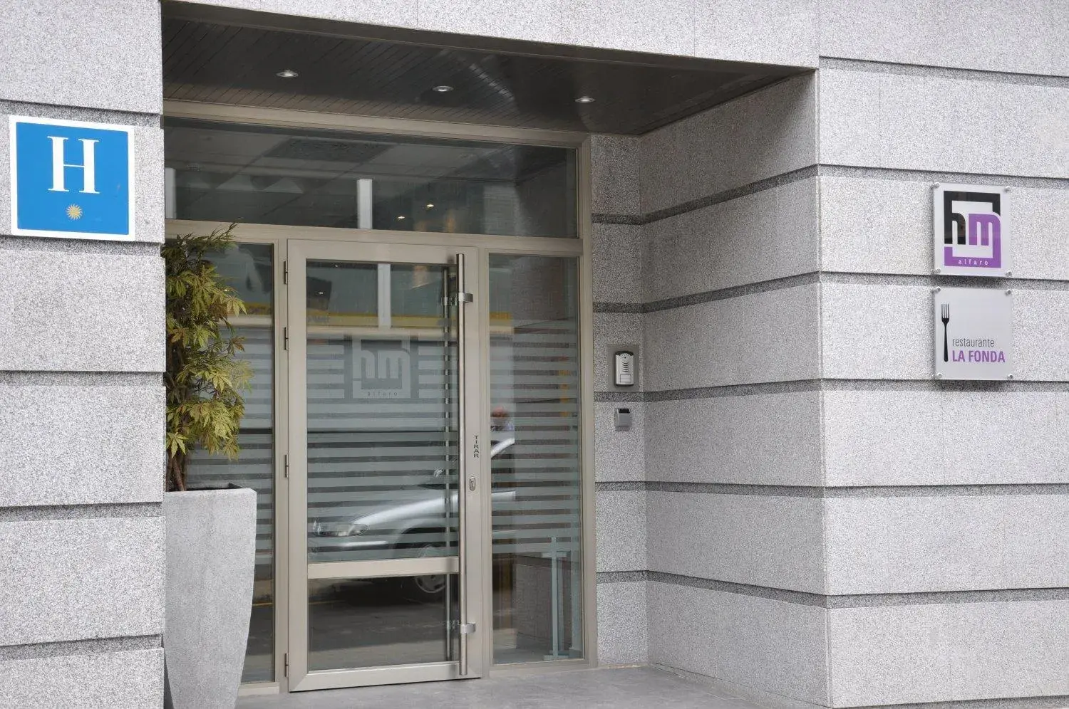 Facade/entrance in Hotel HM Alfaro Facade/entrance in Hotel HM Alfaro