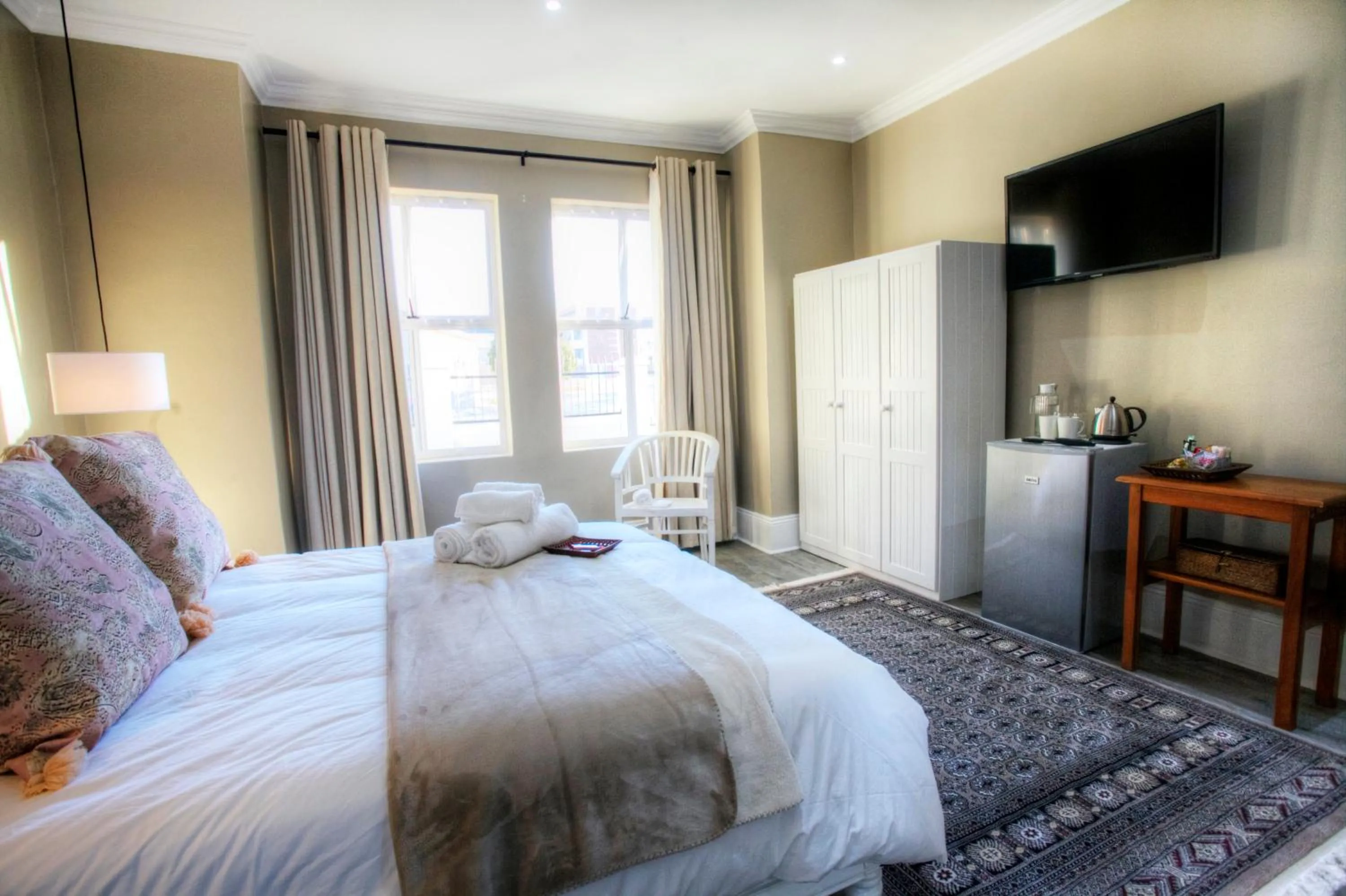 Bathroom, Bed in 23 On Glen Guest House