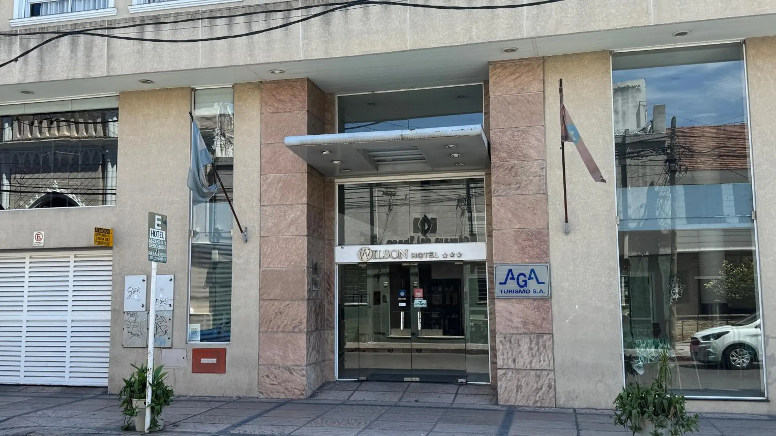 Facade/entrance in Wilson Hotel Facade/entrance in Wilson Hotel