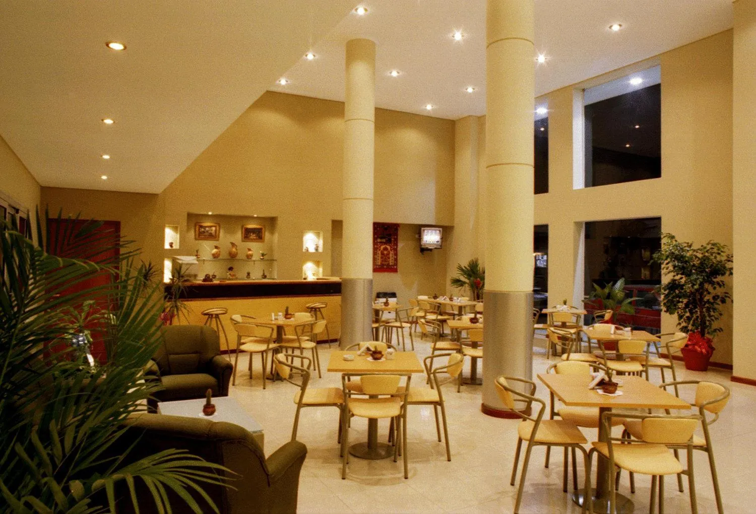 Restaurant/places to eat in Wilson Hotel