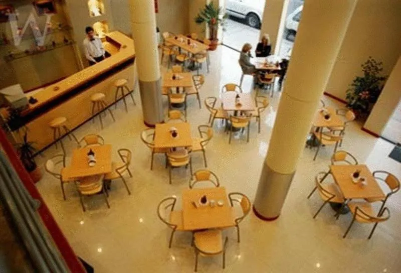 Restaurant/places to eat in Wilson Hotel