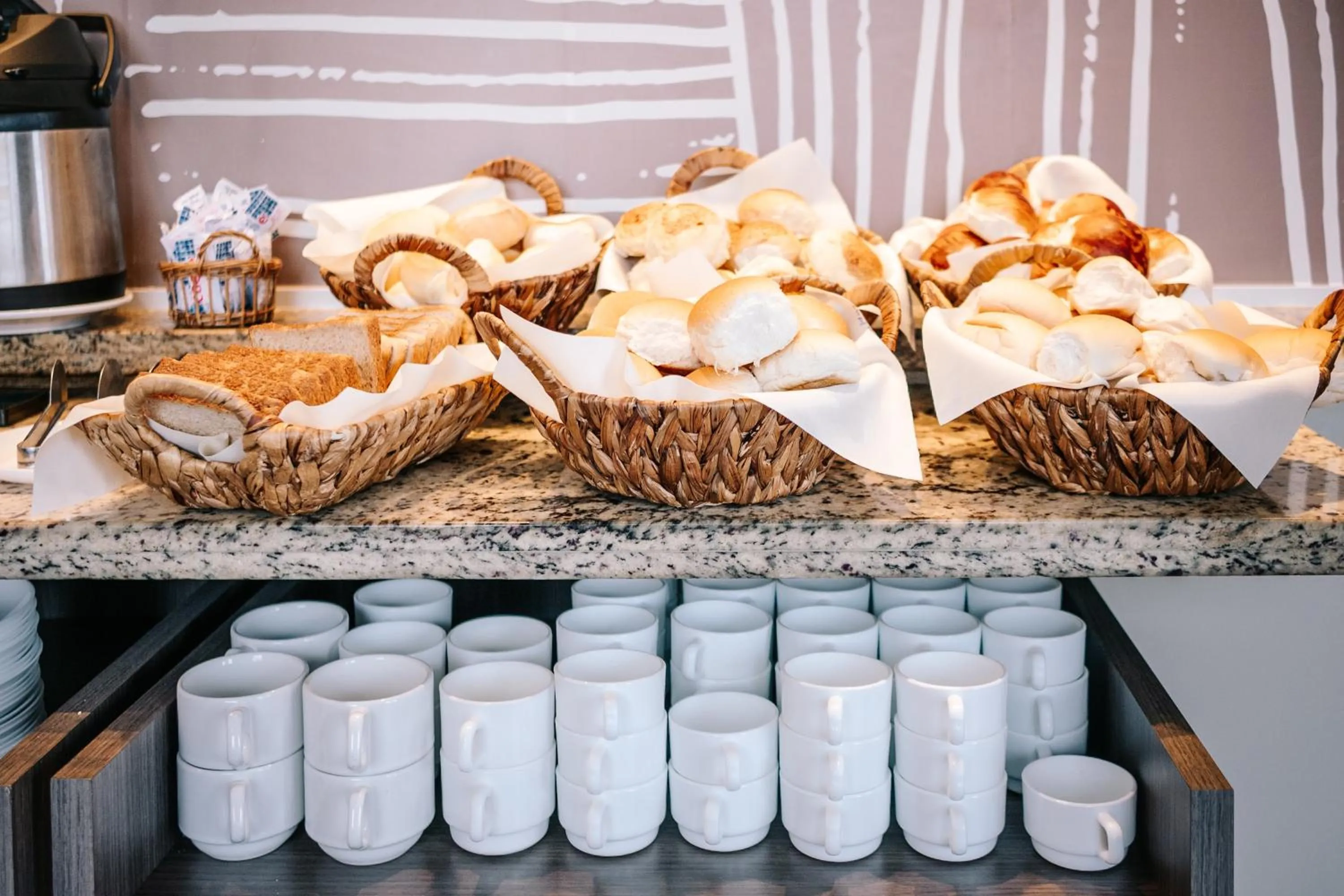 Restaurant/places to eat in B Hotel Salvador