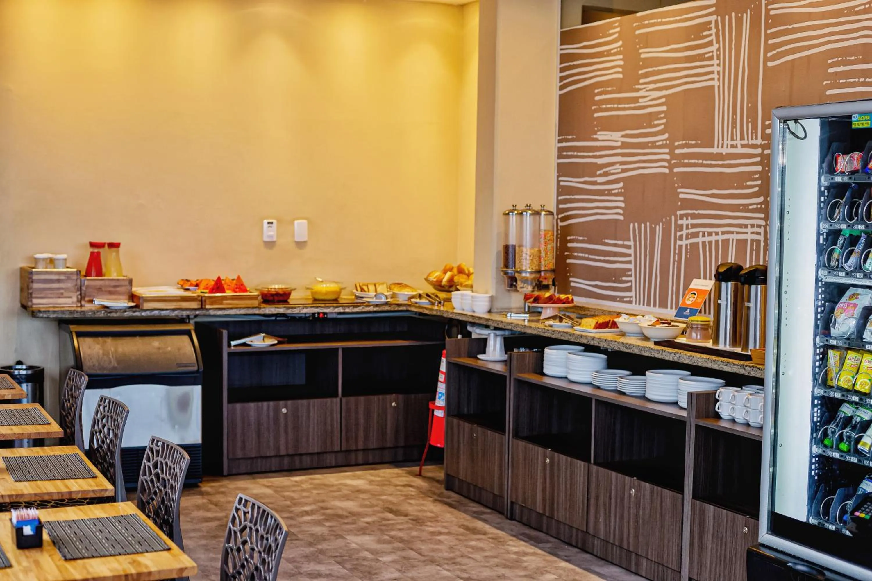 Restaurant/places to eat in B Hotel Salvador