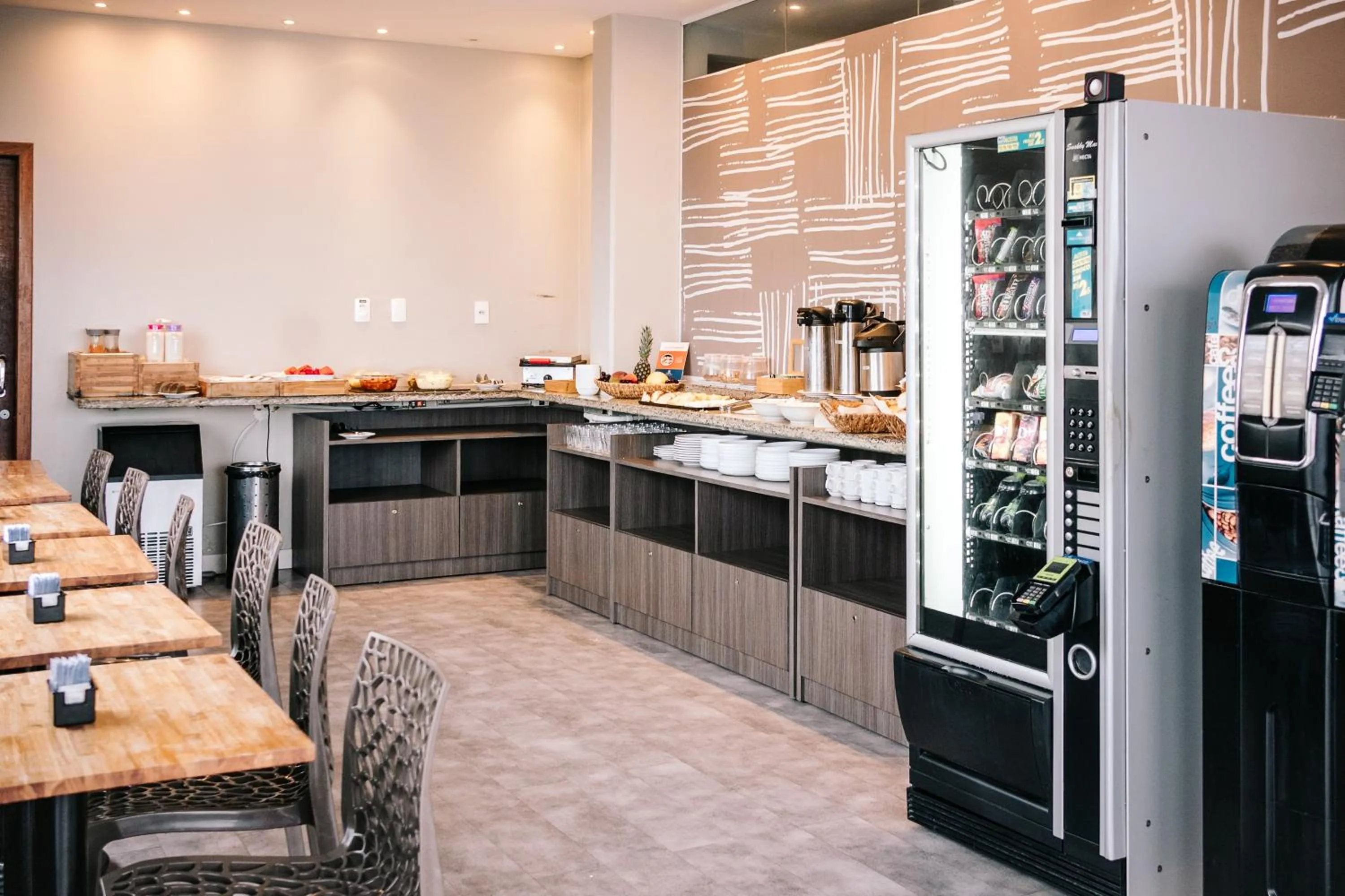 Restaurant/places to eat in B Hotel Salvador