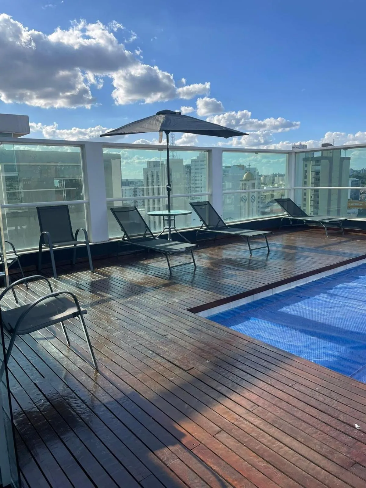 Swimming pool in B&B HOTEL Uberlândia