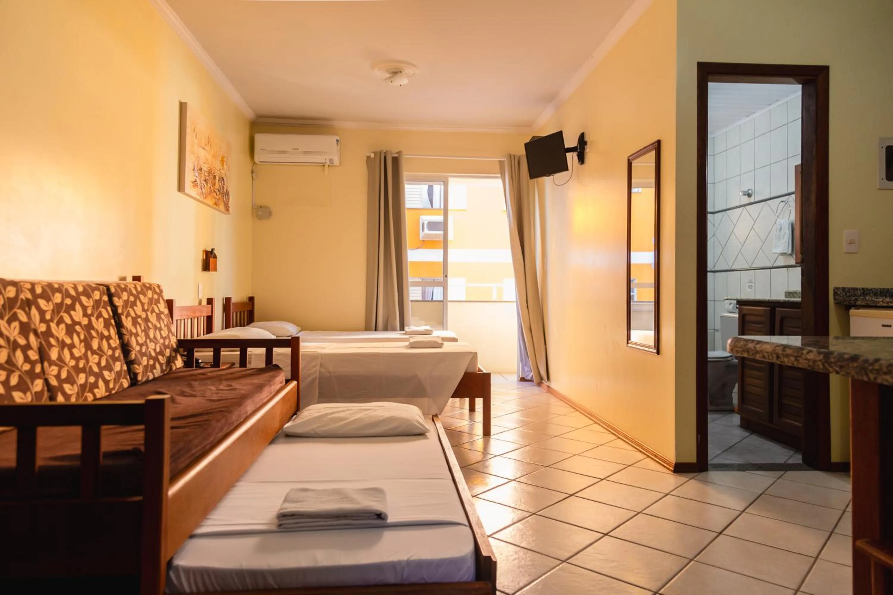 Photo of the whole room, Bed in HANNA San Diego Apart Hotel