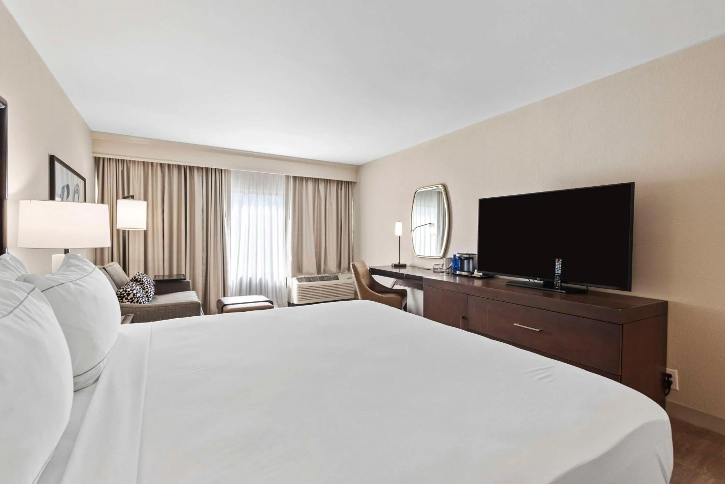 Bedroom, Bed in DoubleTree by Hilton Columbus