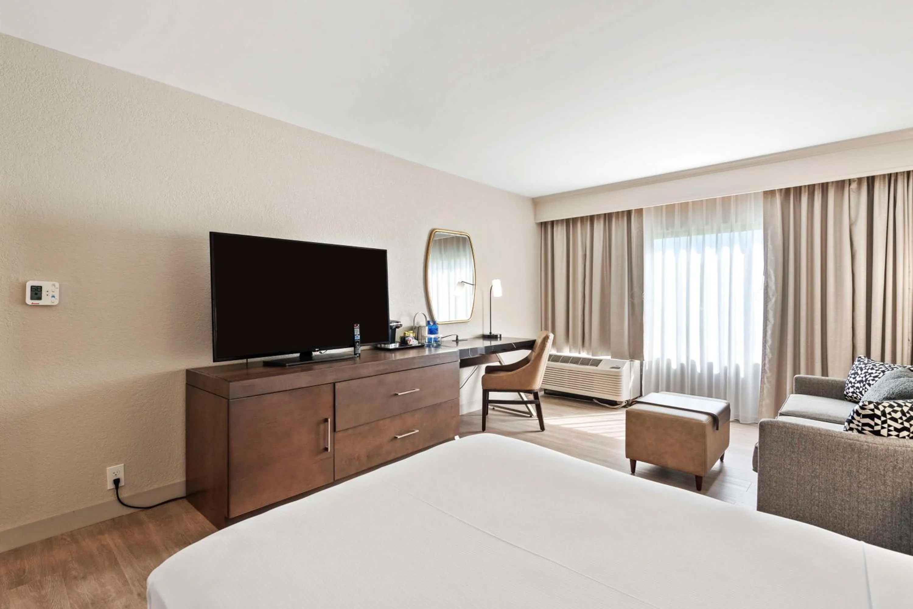 Bedroom, Bed in DoubleTree by Hilton Columbus