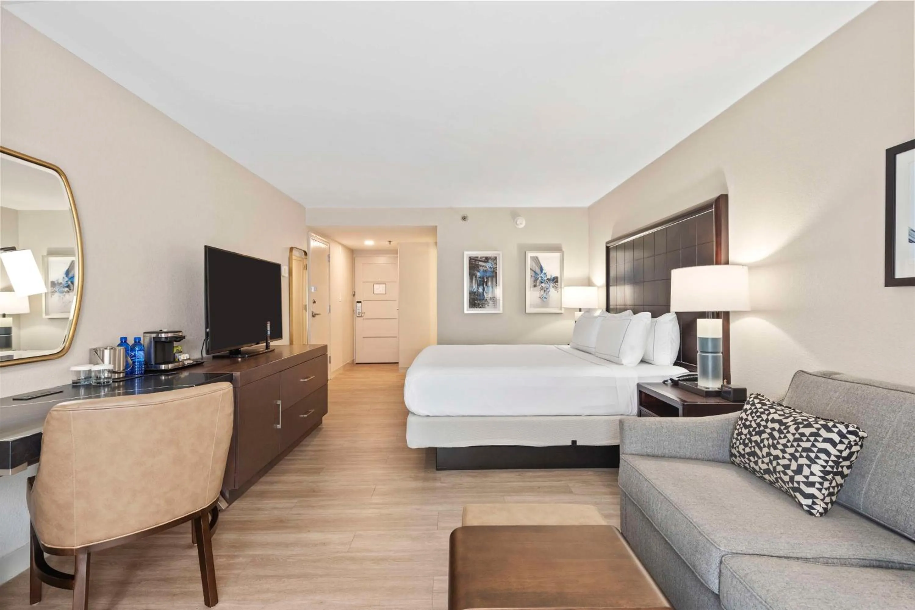 Bedroom, Bed in DoubleTree by Hilton Columbus