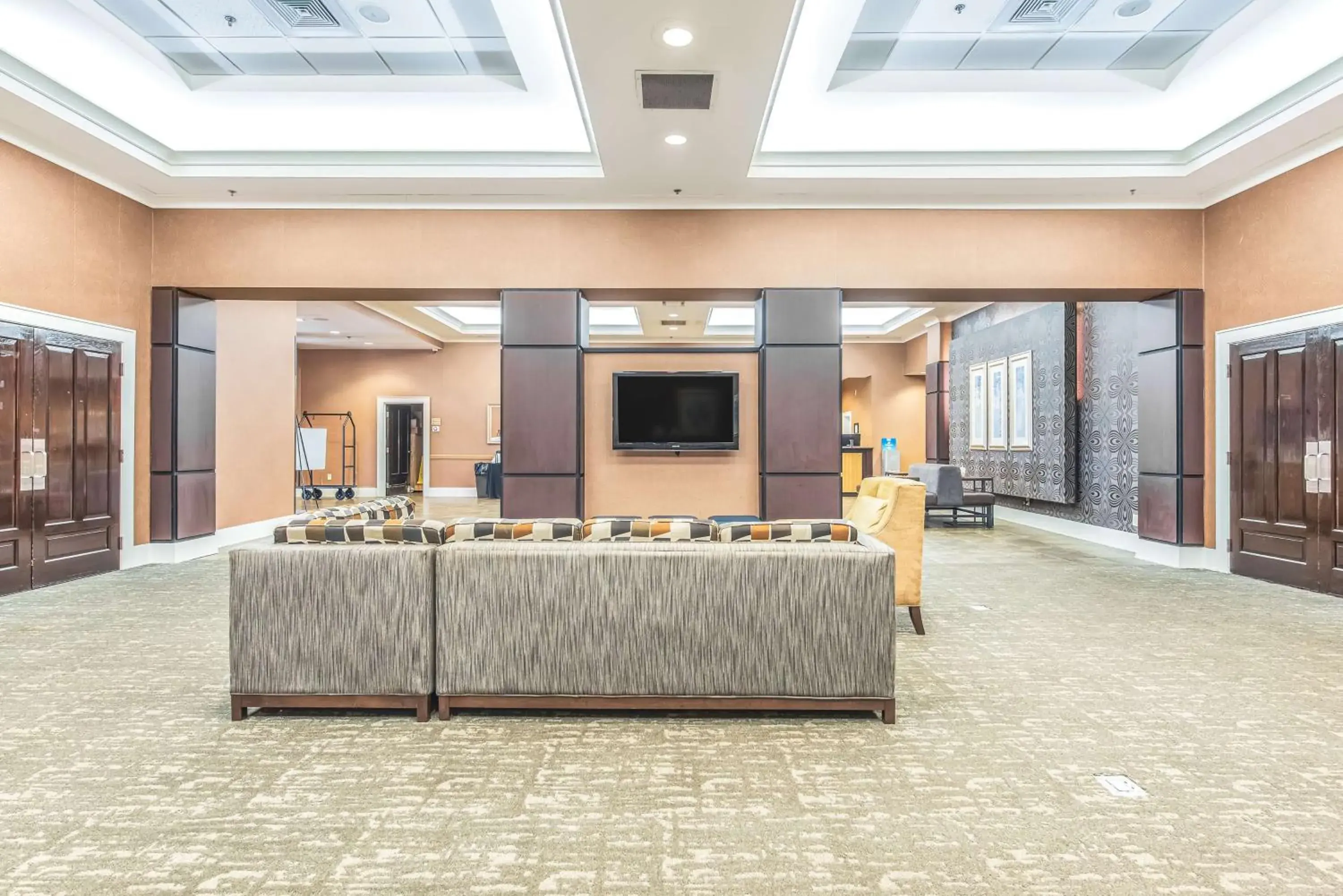 Lobby or reception in DoubleTree by Hilton Columbus Lobby or reception in DoubleTree by Hilton Columbus