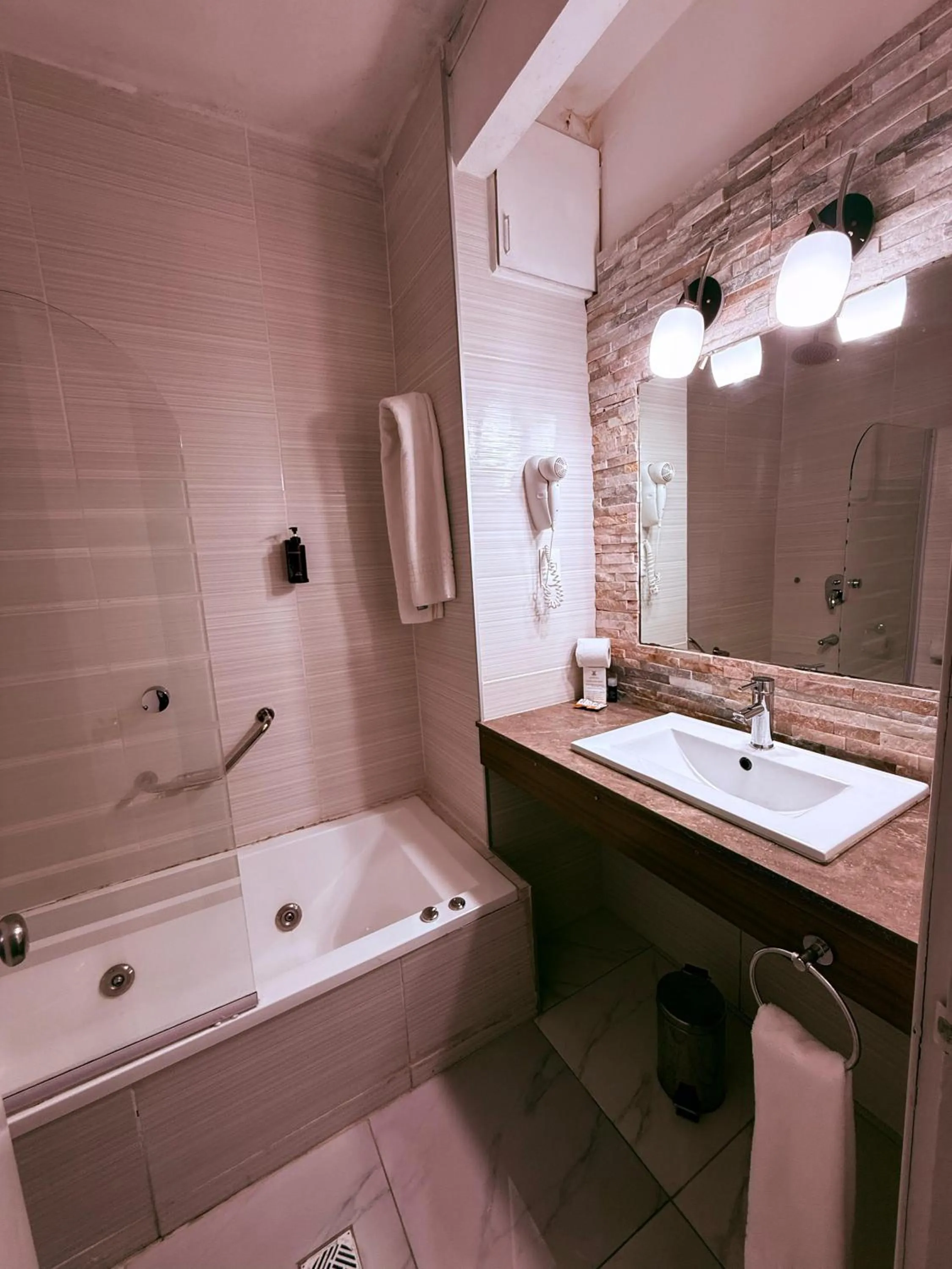 Hot Tub in Punta del Este Shelton Hotel