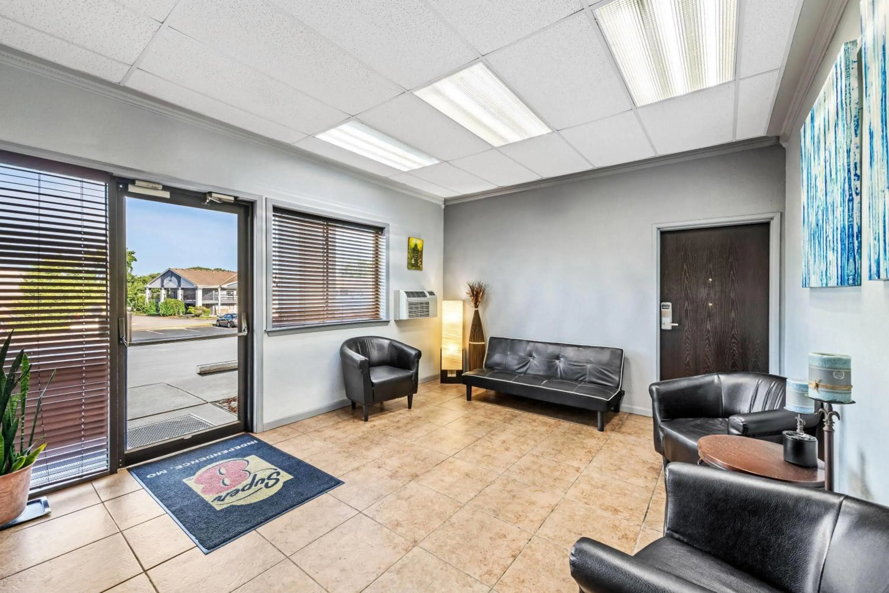 Lobby or reception in Super 8 by Wyndham Independence Kansas City