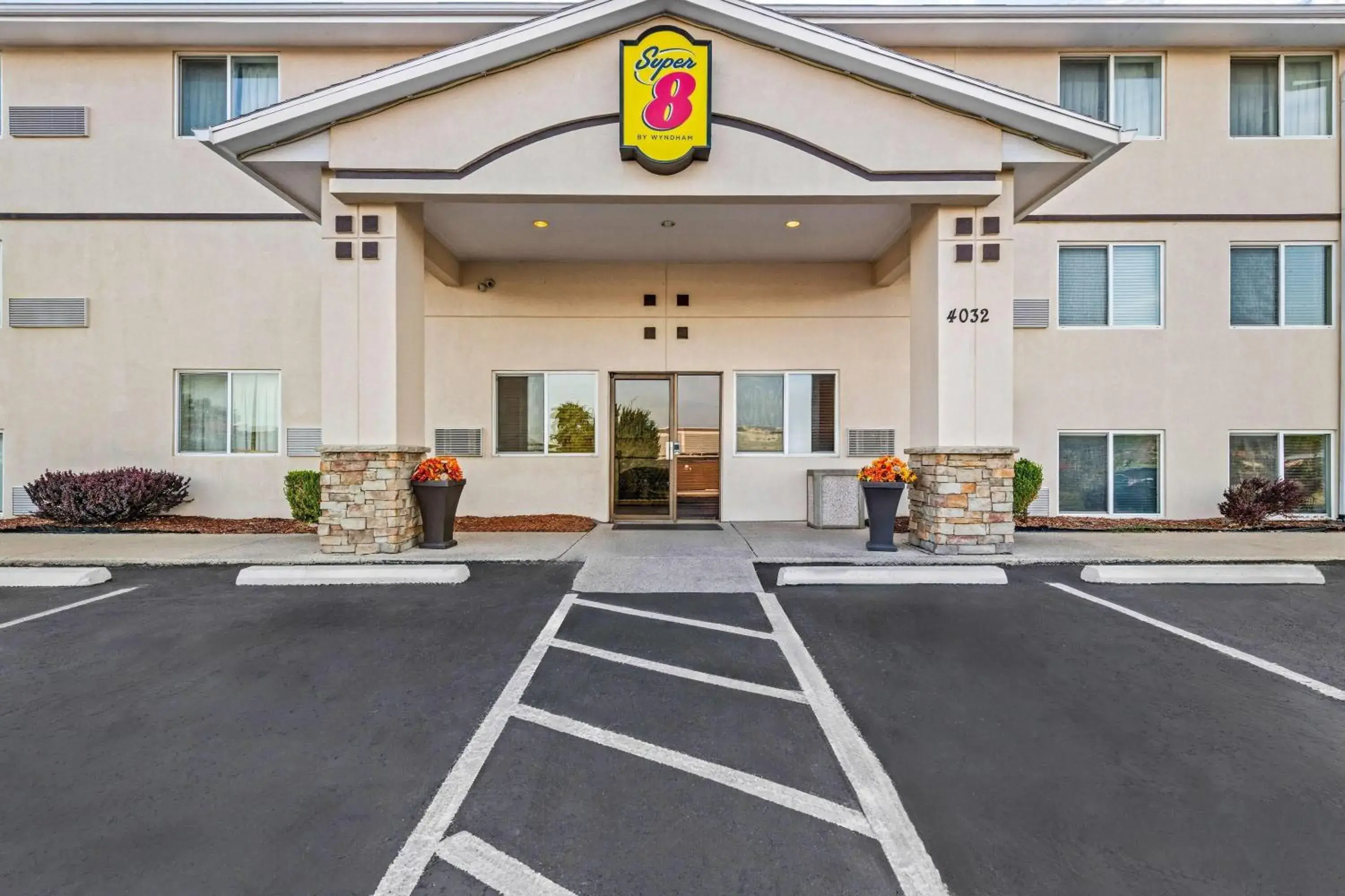 Super 8 by Wyndham Independence Kansas City Super 8 by Wyndham Independence Kansas City