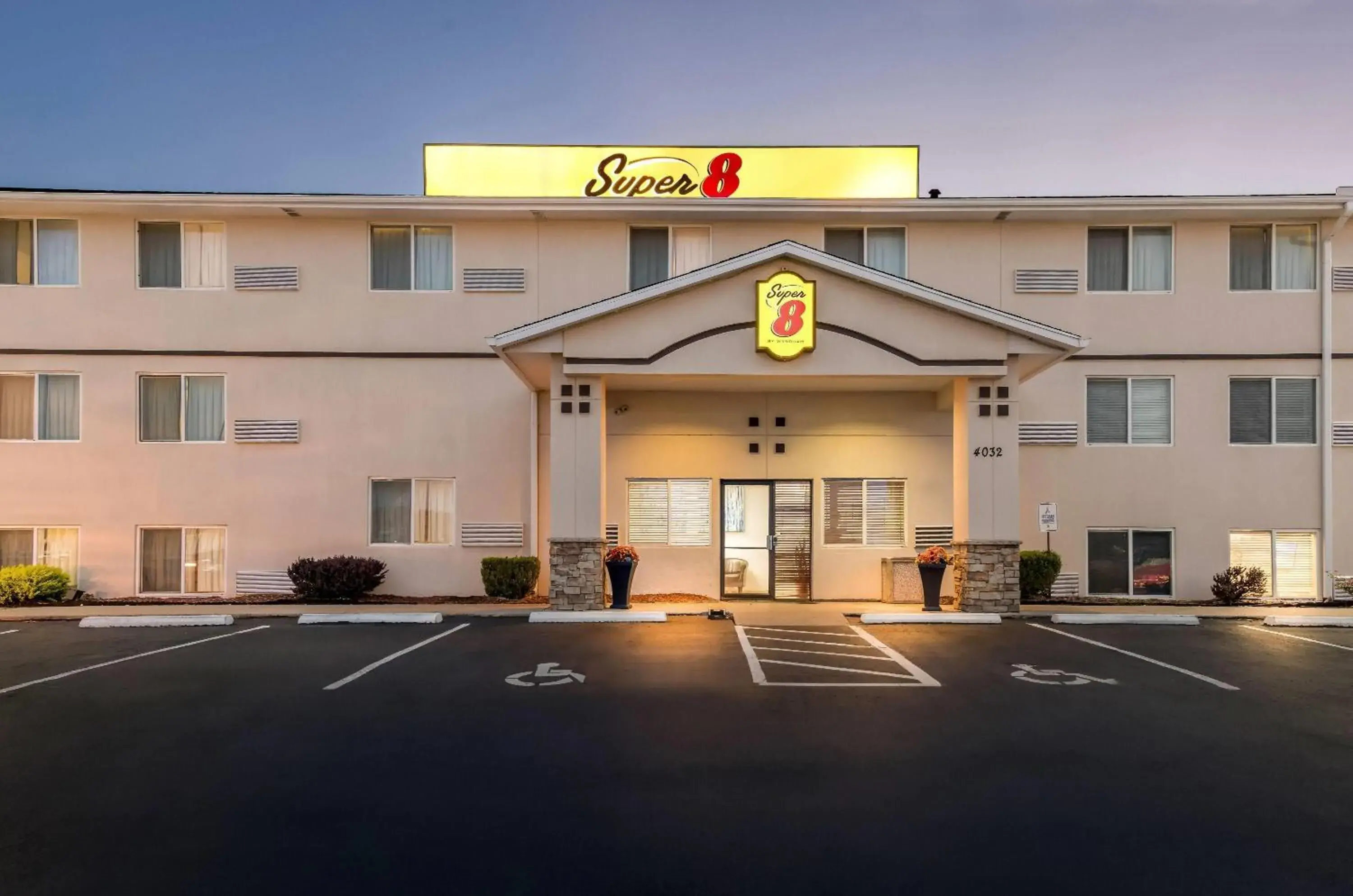 Super 8 by Wyndham Independence Kansas City Super 8 by Wyndham Independence Kansas City
