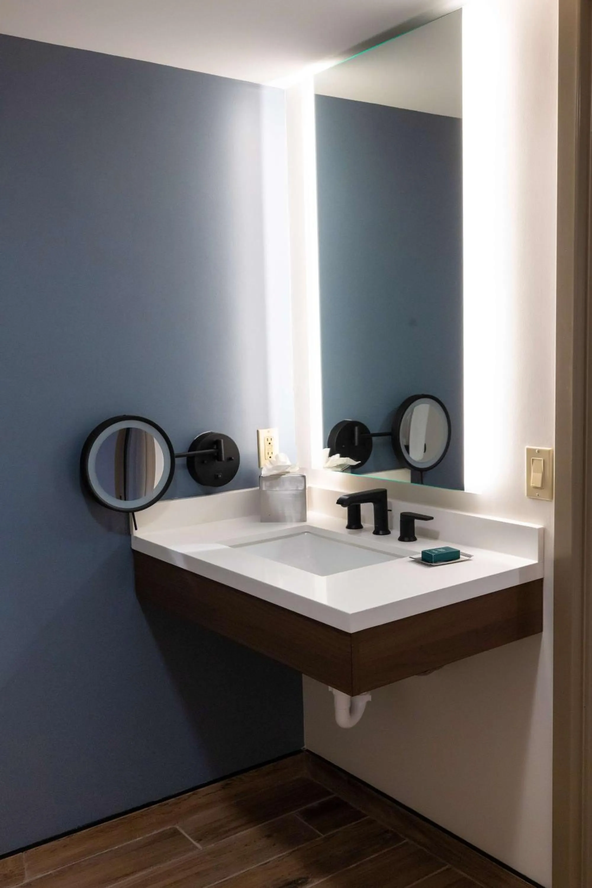 Bathroom in DoubleTree by Hilton Tinton Falls-Eatontown