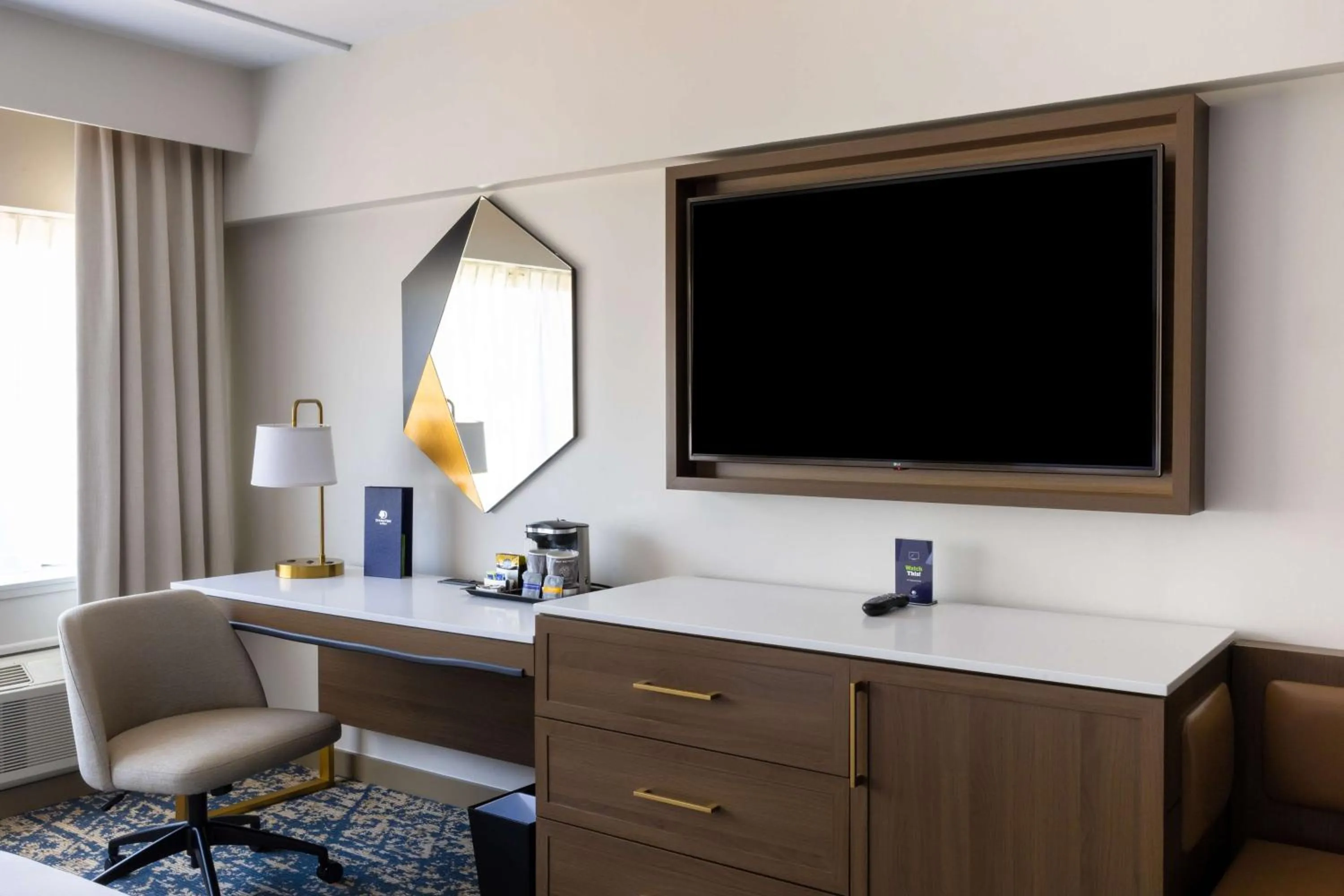 Bedroom in DoubleTree by Hilton Tinton Falls-Eatontown