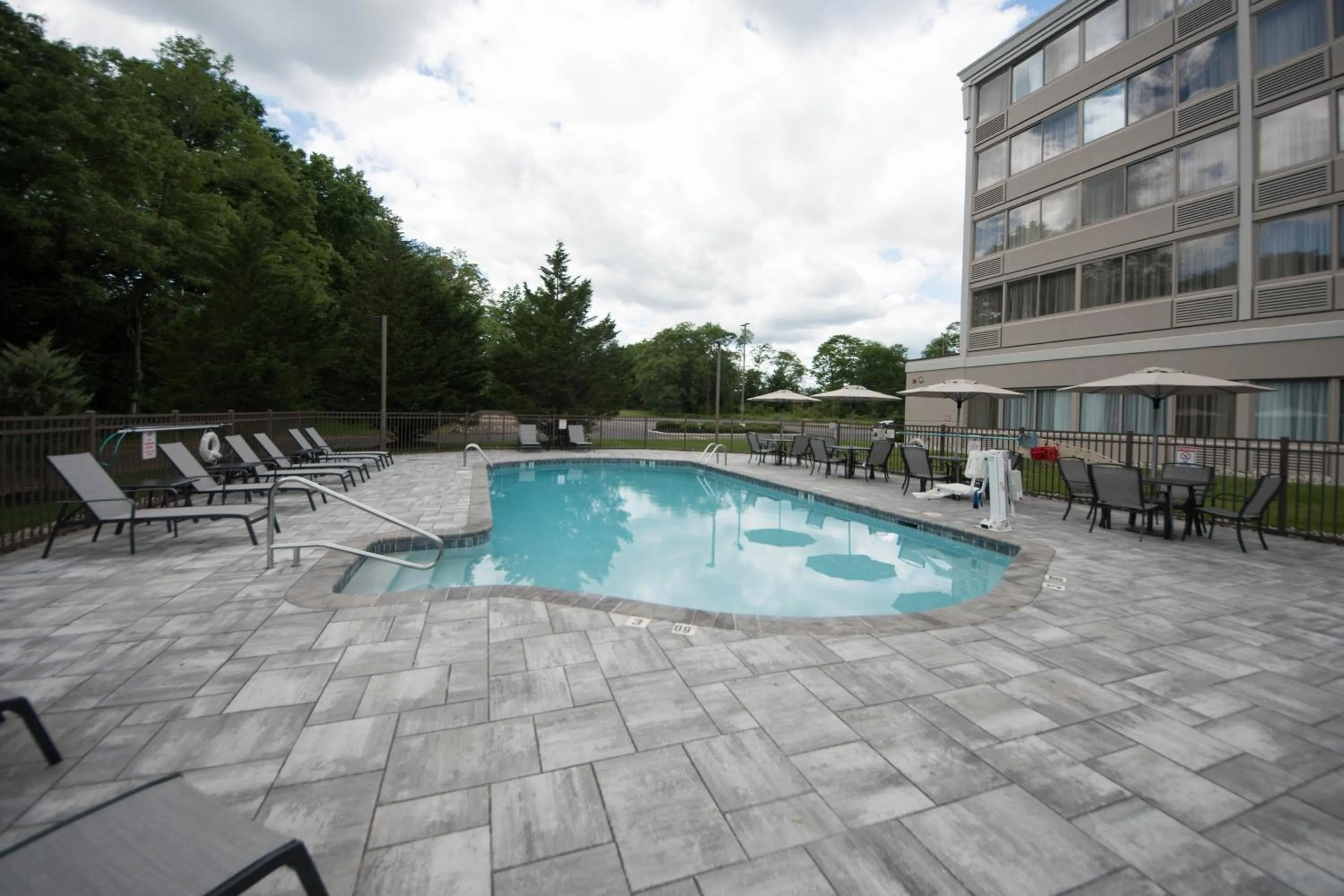 Swimming pool in DoubleTree by Hilton Tinton Falls-Eatontown