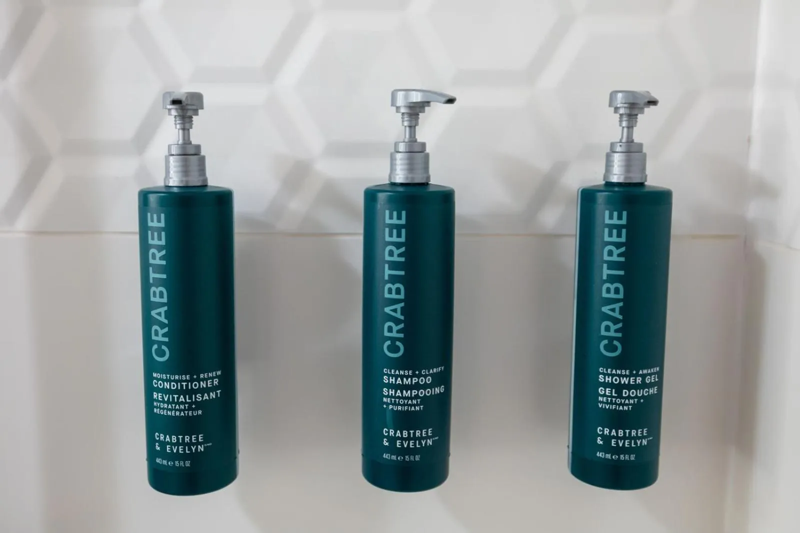 Shower in DoubleTree by Hilton Tinton Falls-Eatontown