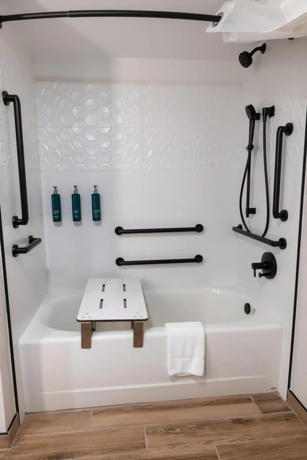 Shower in DoubleTree by Hilton Tinton Falls-Eatontown