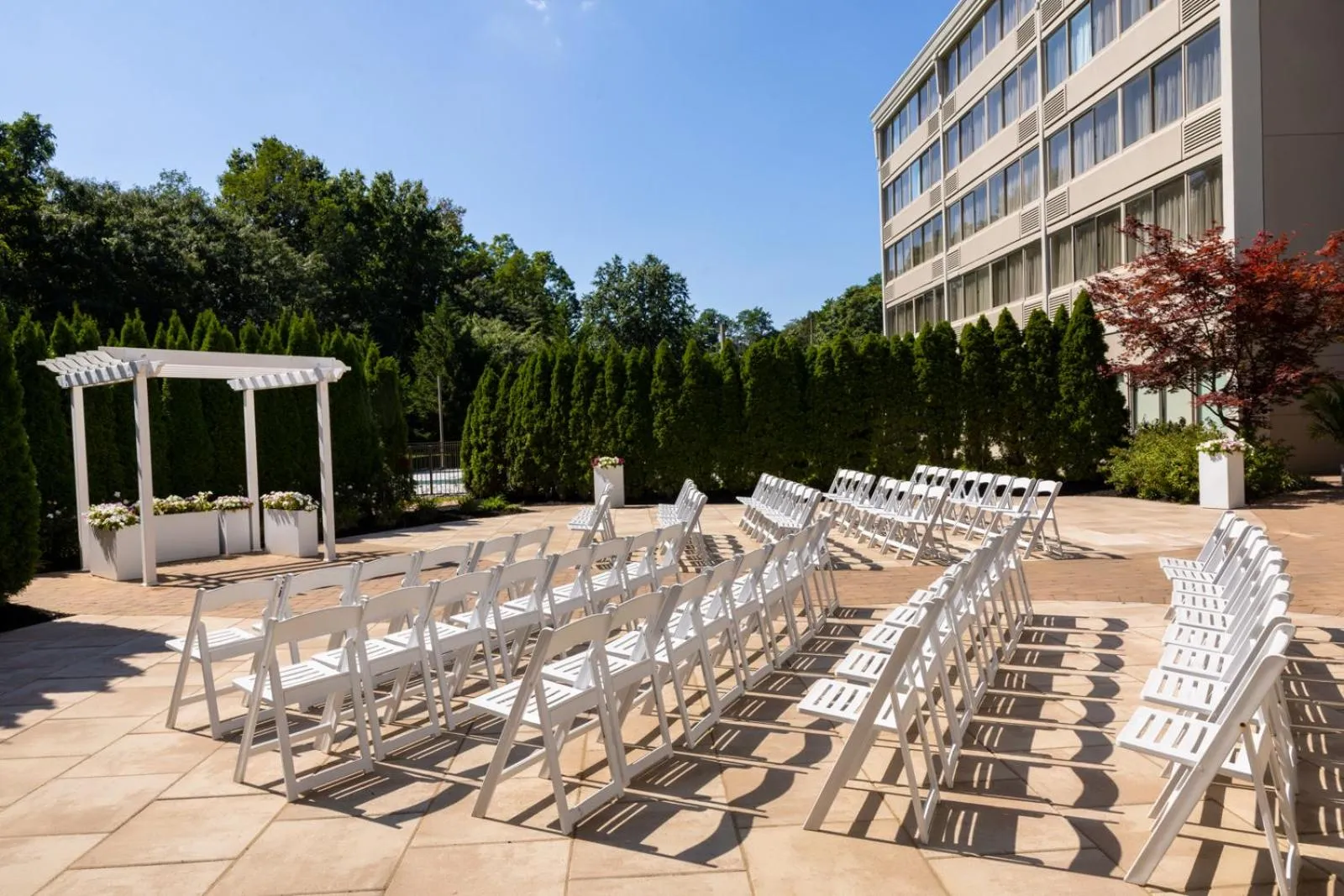 Patio in DoubleTree by Hilton Tinton Falls-Eatontown