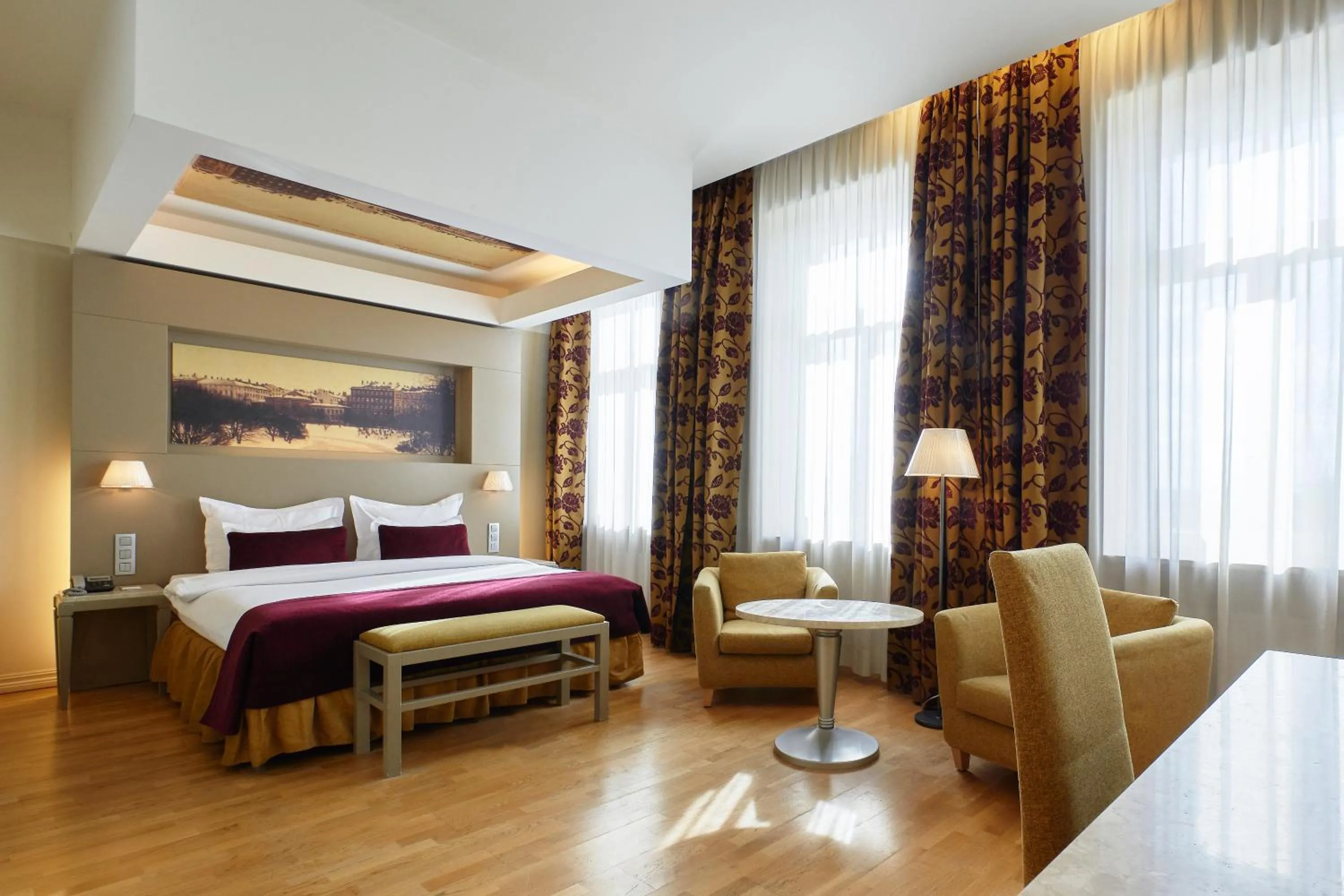 Photo of the whole room, Bed in Opera Hotel