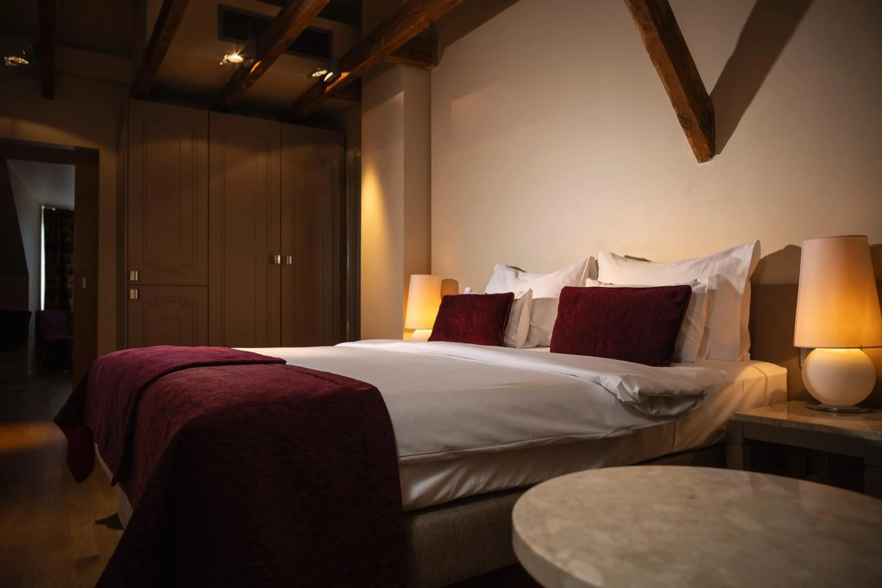 Bedroom, Bed in Opera Hotel