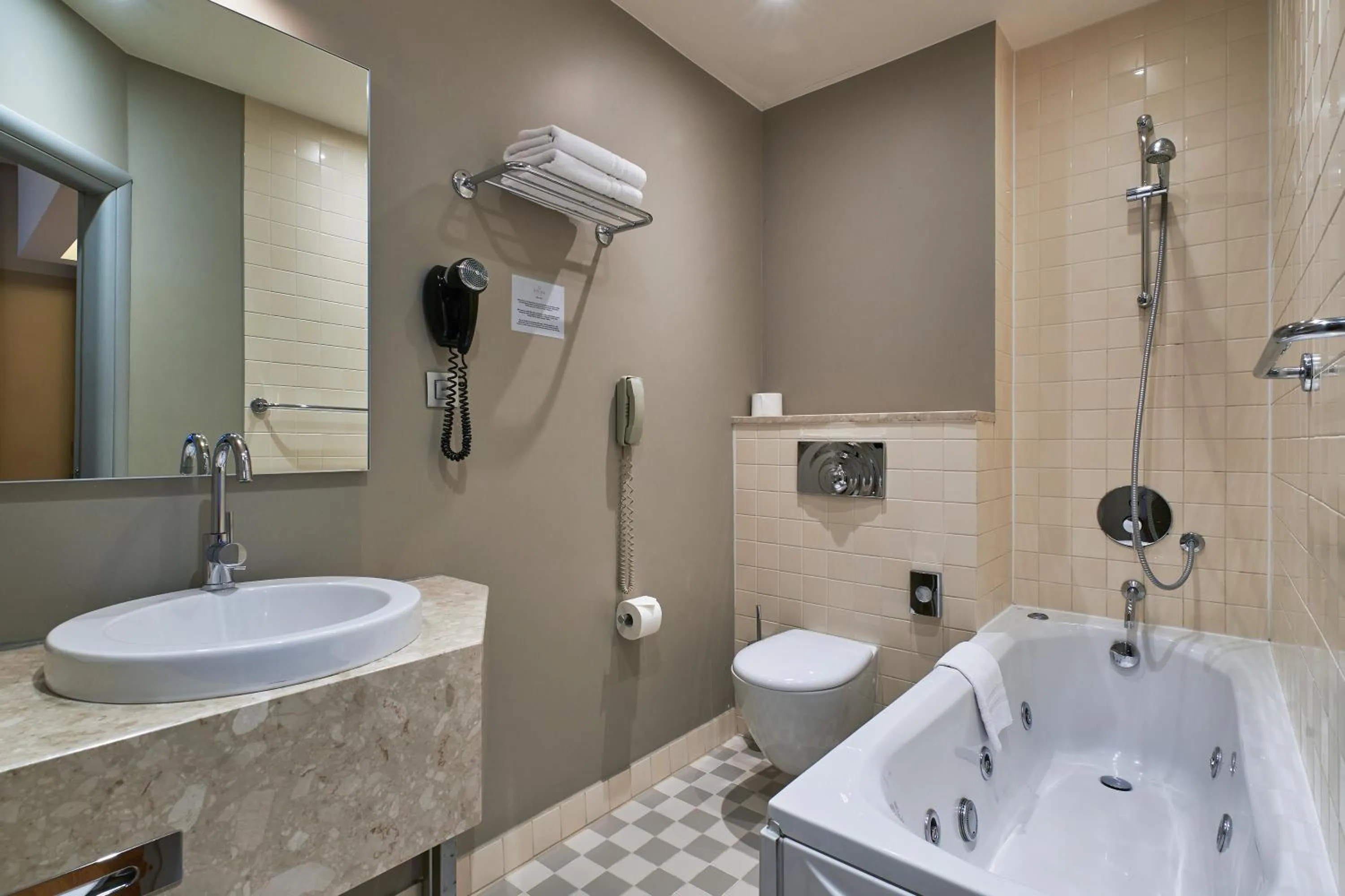 Shower in Opera Hotel