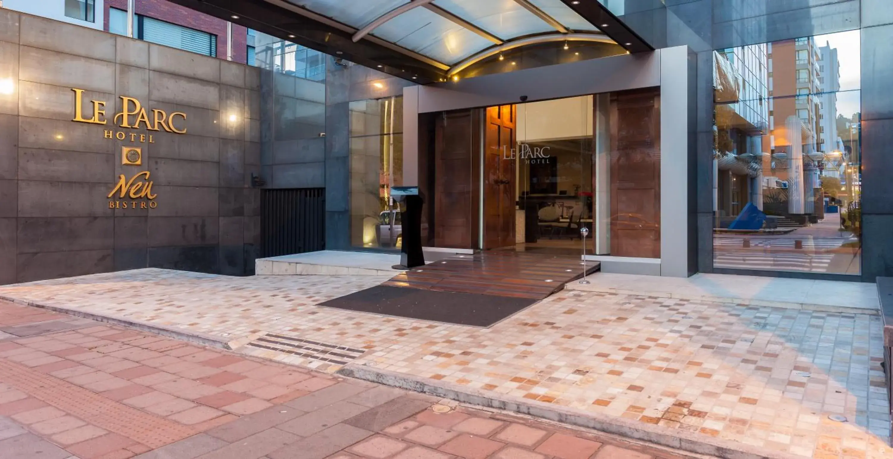 Facade/entrance in Le Parc Hotel, Beyond Stars Facade/entrance in Le Parc Hotel, Beyond Stars