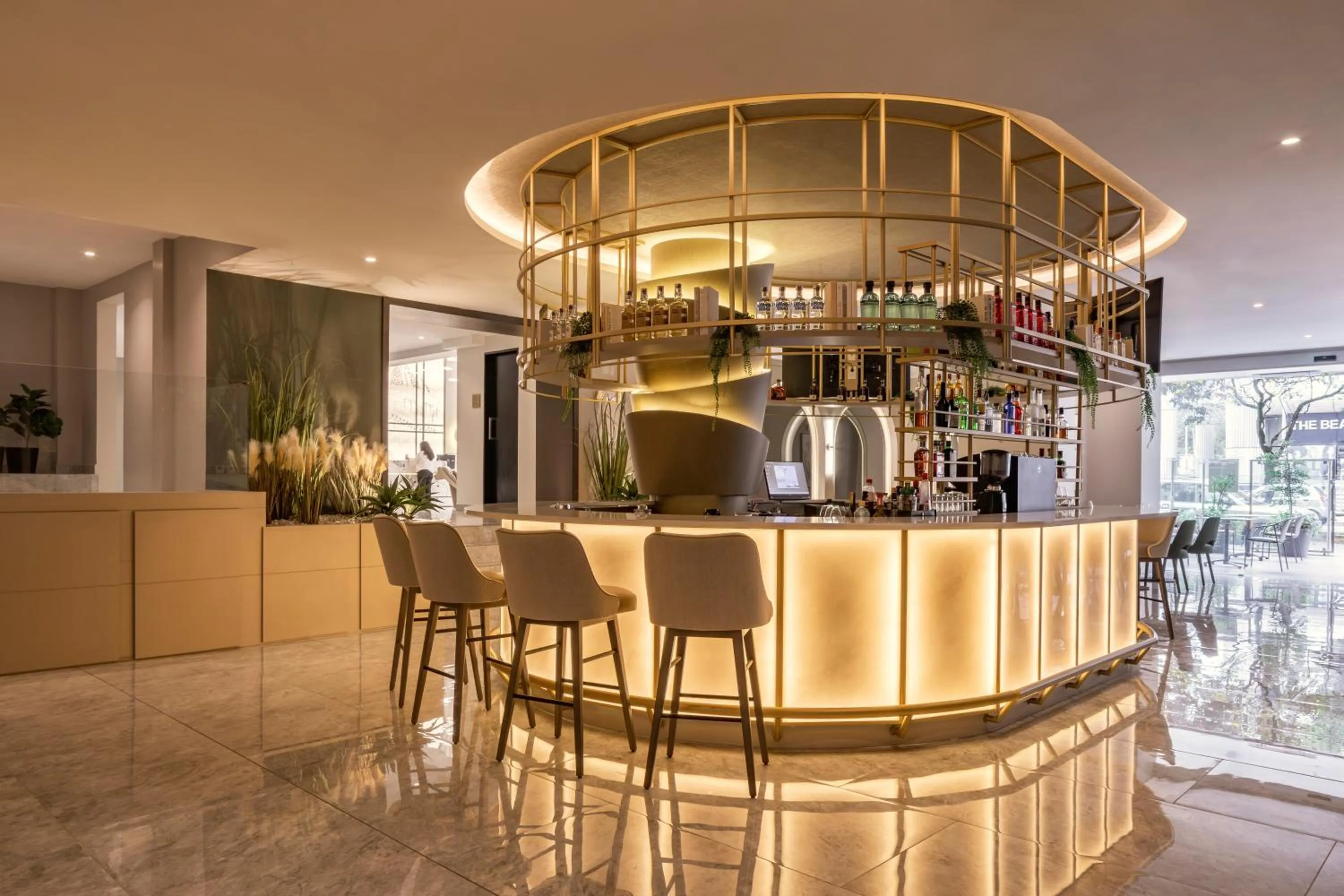 Restaurant/places to eat in Le Parc Hotel, Beyond Stars