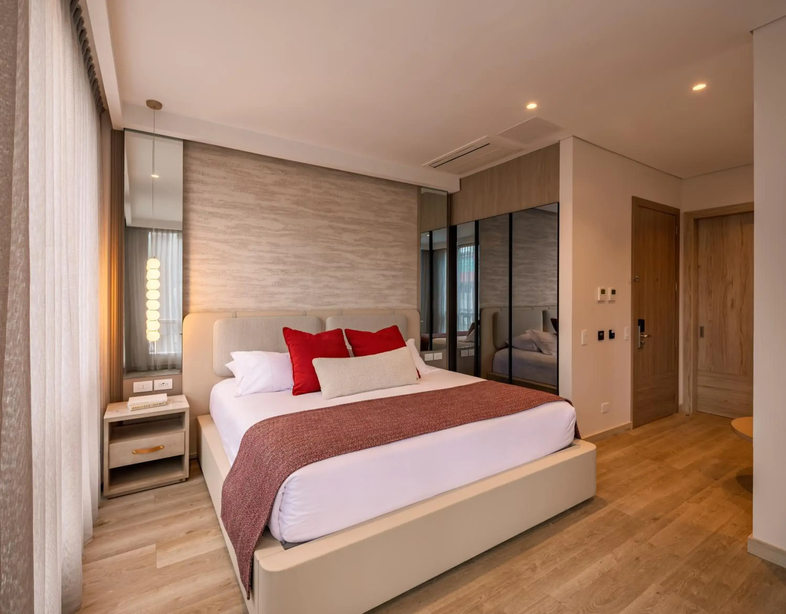 Junior Suite in Le Parc Hotel, Beyond Stars Junior Suite in Le Parc Hotel, Beyond Stars