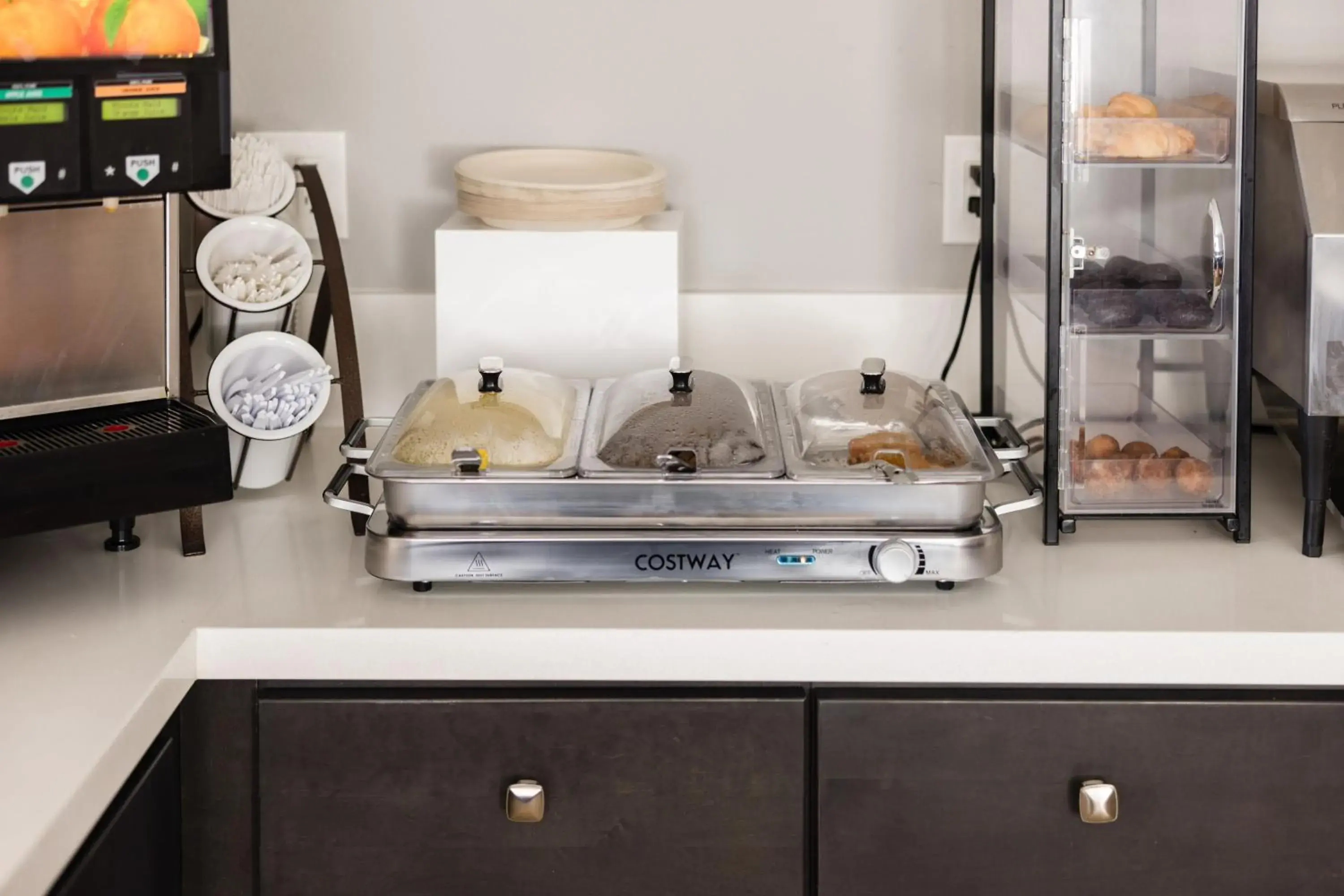 Buffet breakfast in Inn at Highway 1 Buffet breakfast in Inn at Highway 1