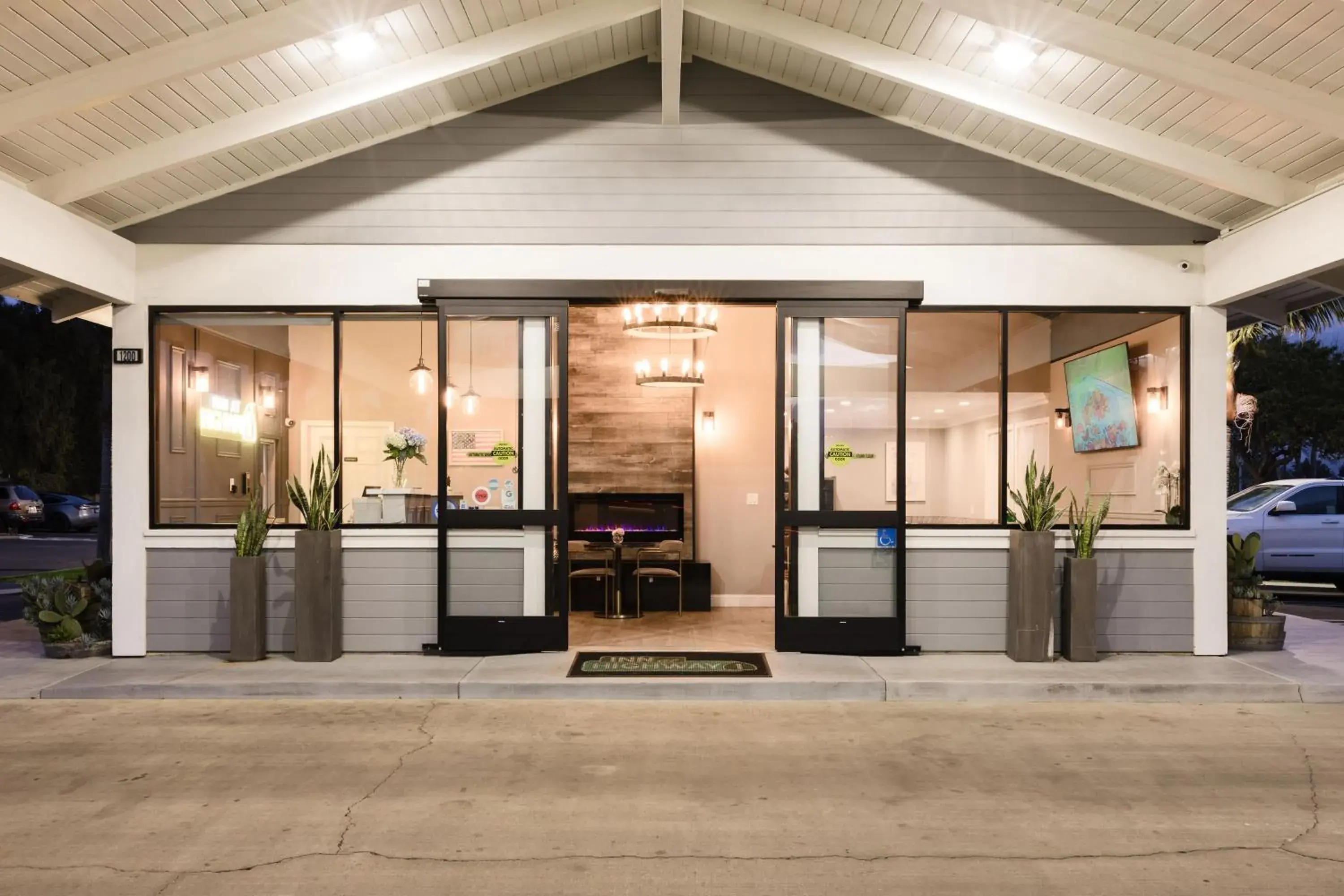 Facade/entrance in Inn at Highway 1 Facade/entrance in Inn at Highway 1